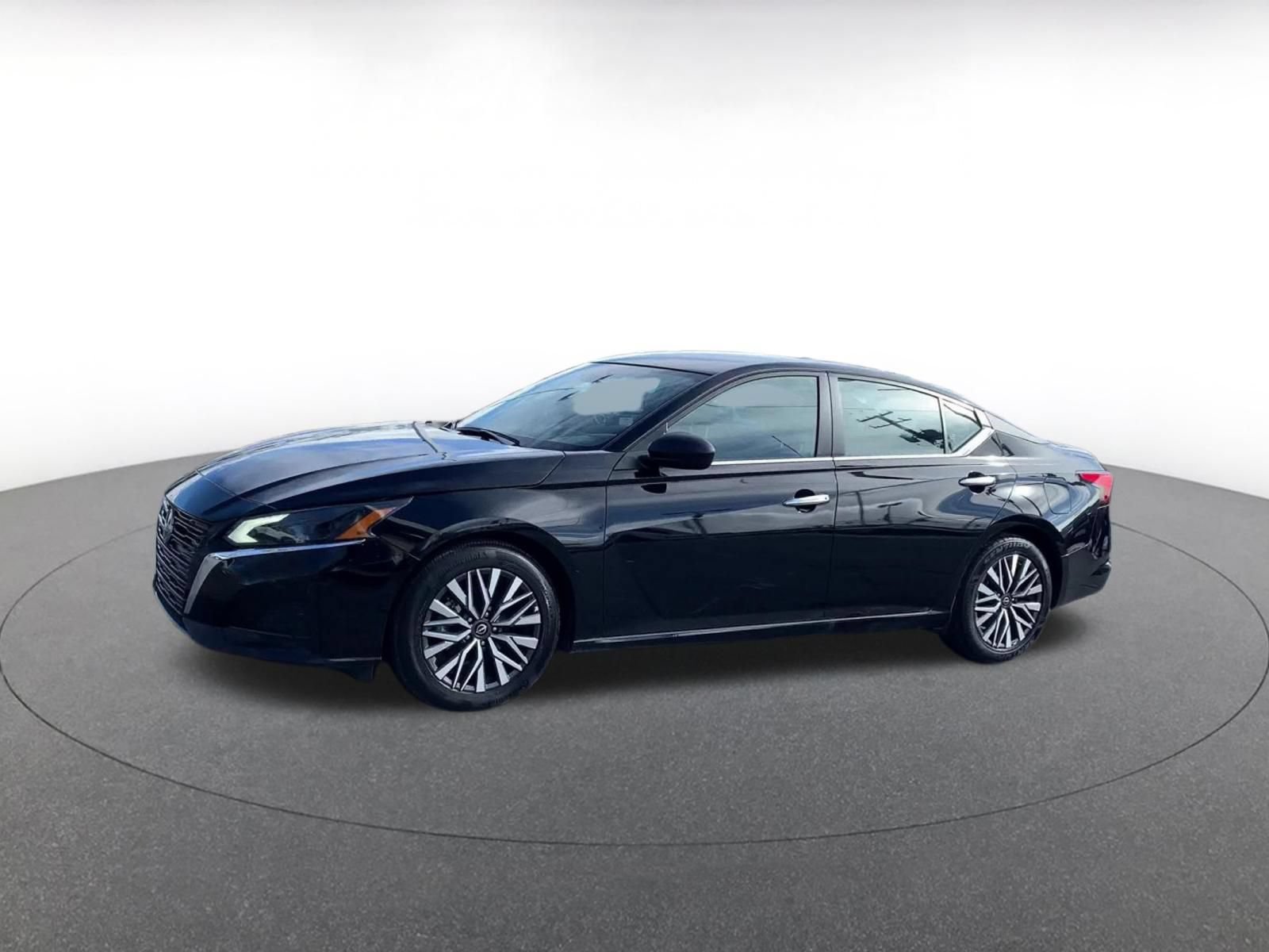 Thumbnail: 2025 Nissan Altima - 7