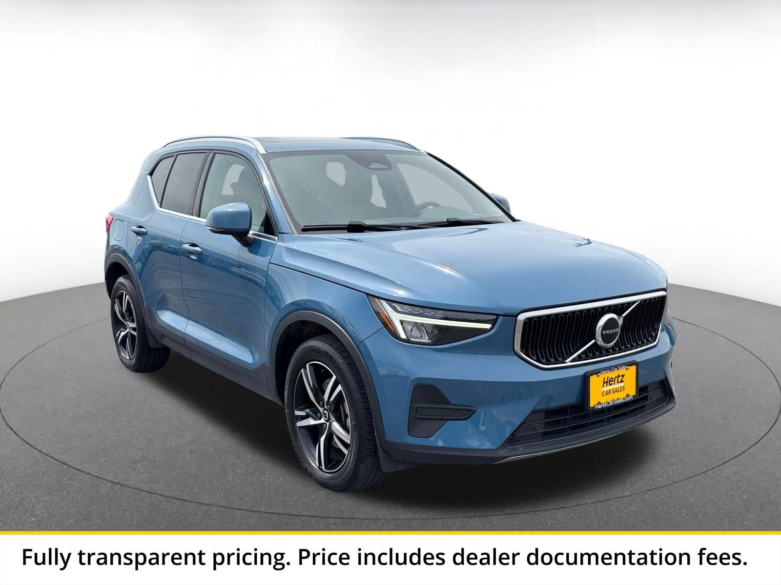 Thumbnail: 2024 Volvo XC40 - 1