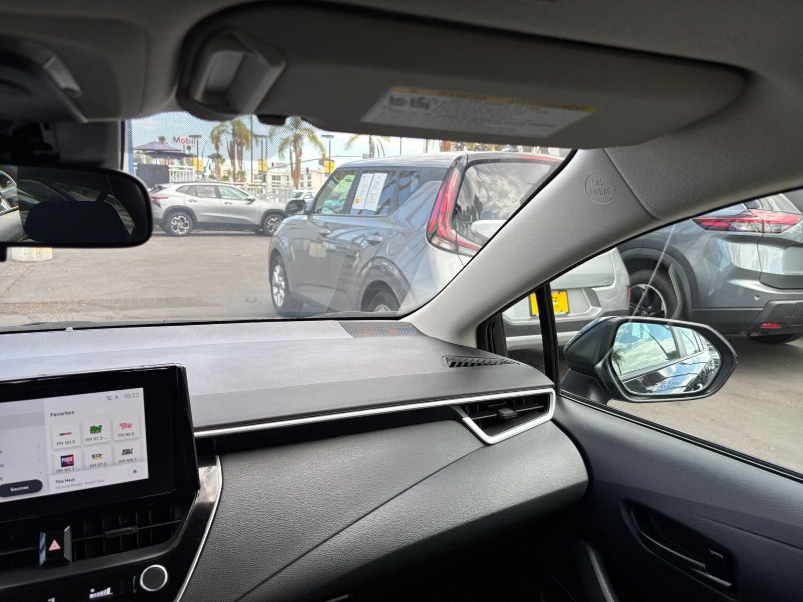 Thumbnail: 2025 Toyota Corolla - 32