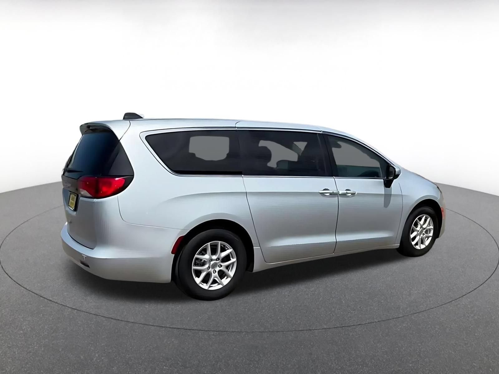 Thumbnail: 2023 Chrysler Voyager - 14