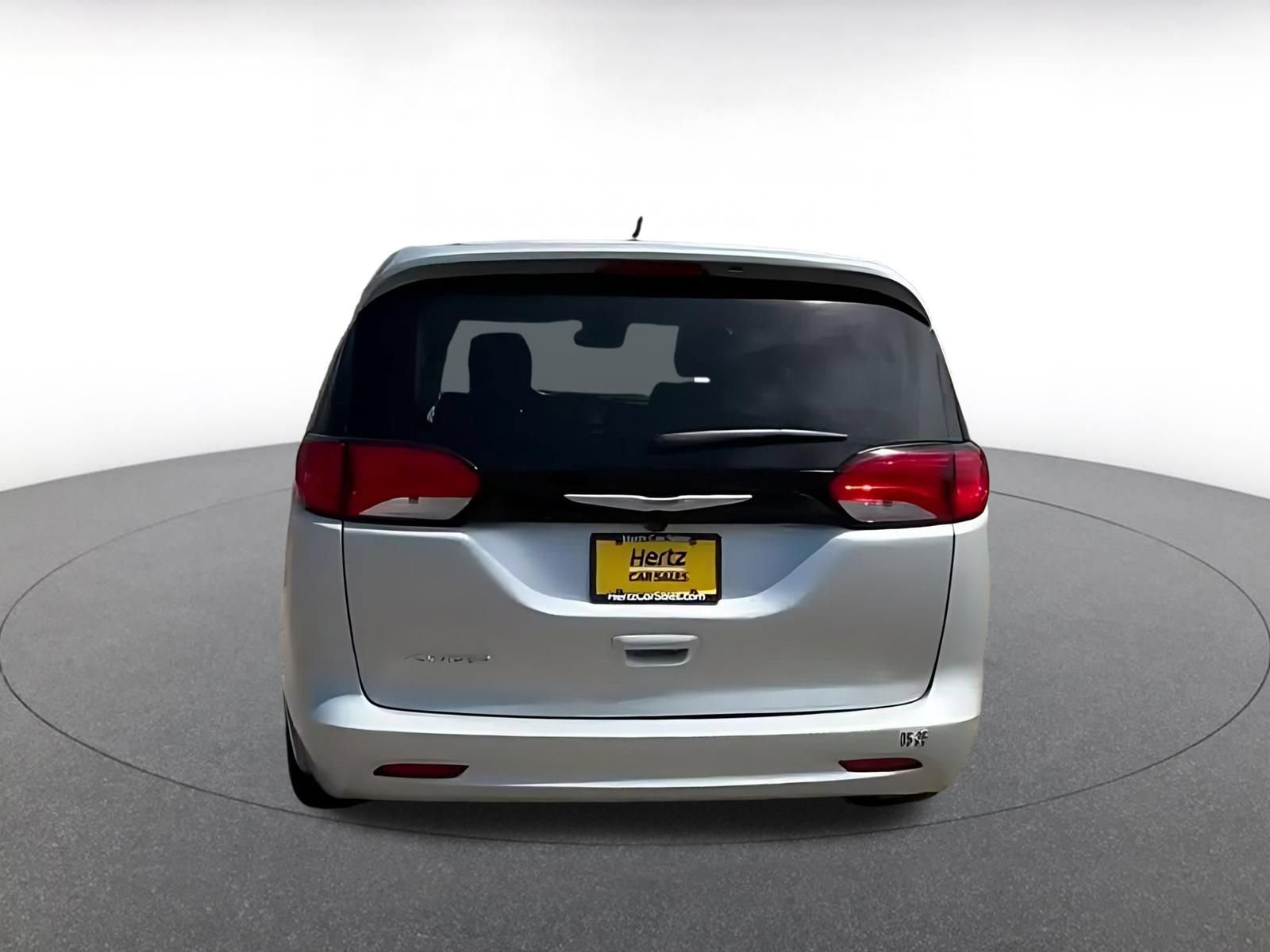 Thumbnail: 2023 Chrysler Voyager - 12