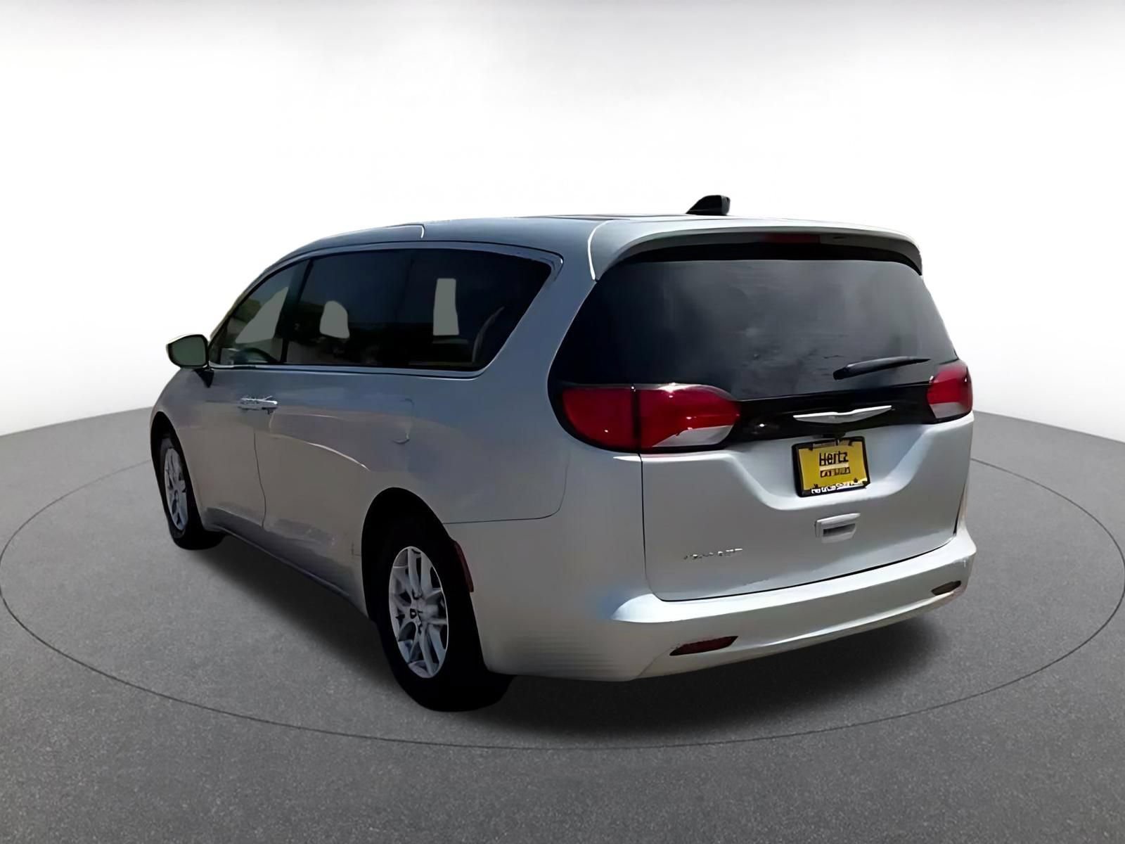 Thumbnail: 2023 Chrysler Voyager - 10