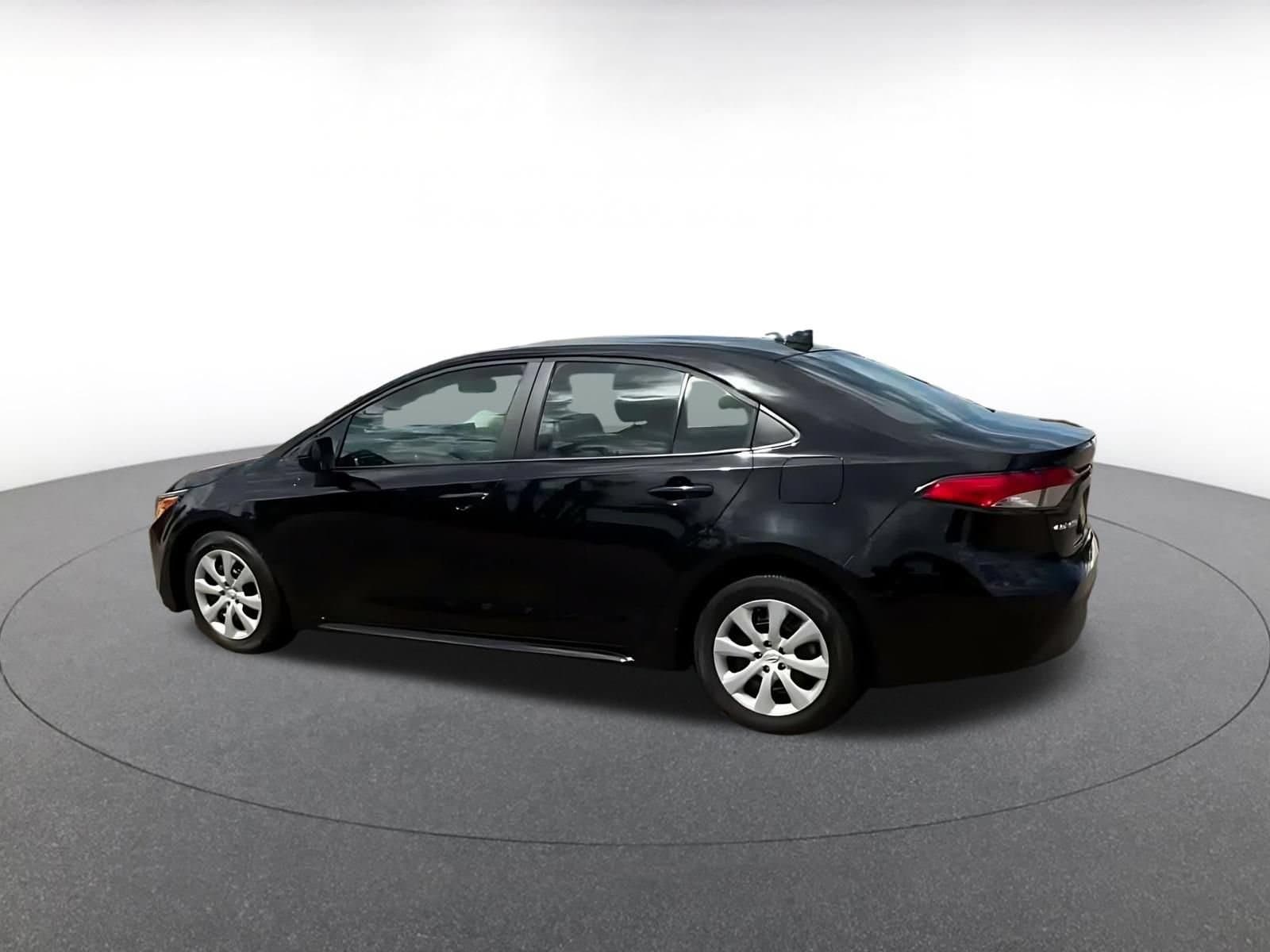 Thumbnail: 2025 Toyota Corolla - 10