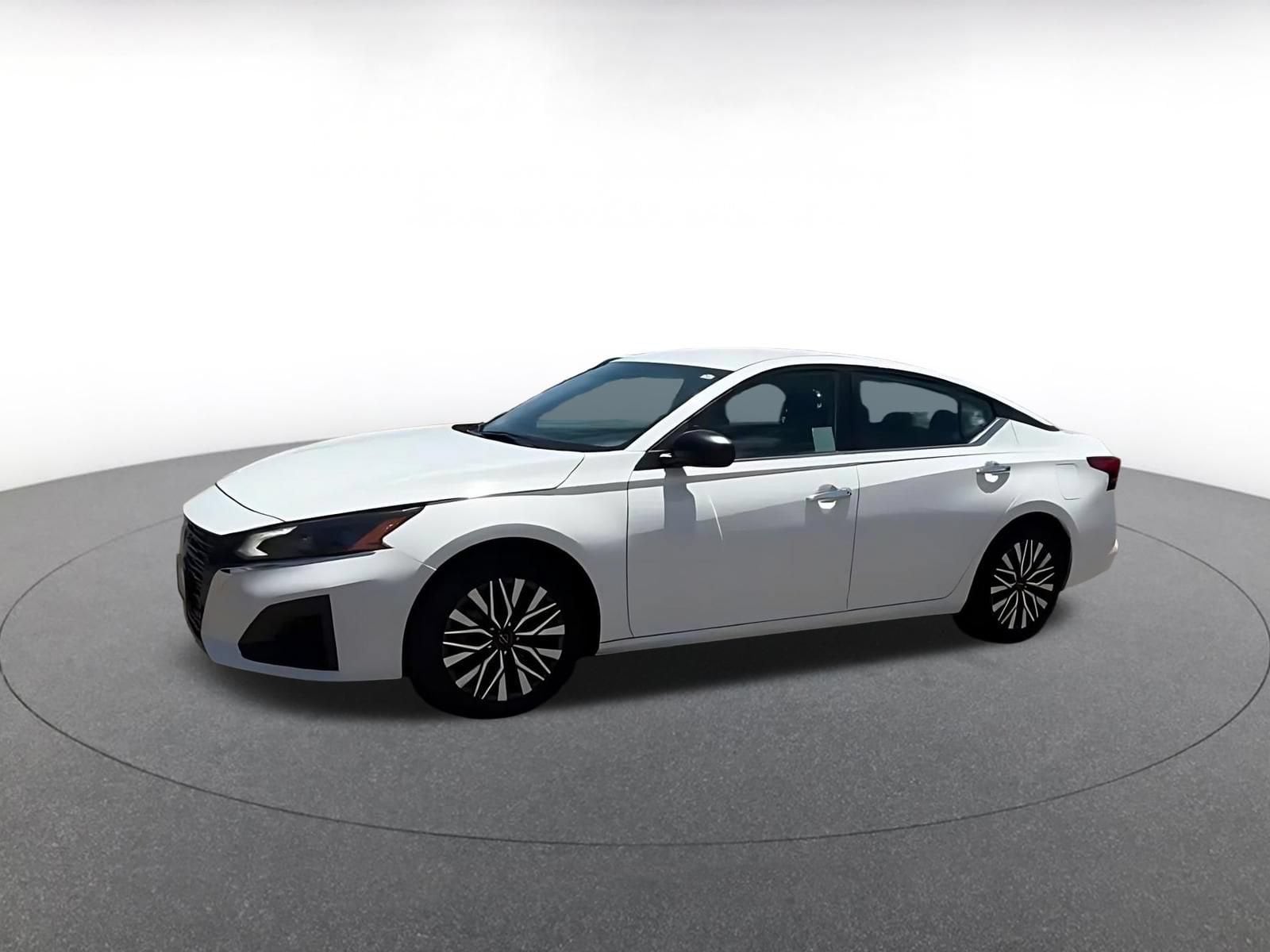 Thumbnail: 2025 Nissan Altima - 9