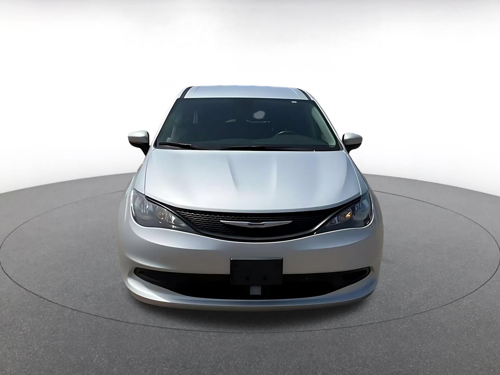 Thumbnail: 2023 Chrysler Voyager - 4