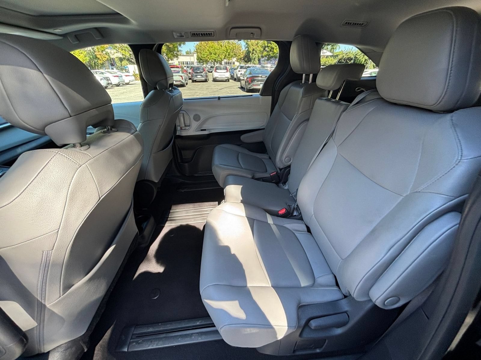 Thumbnail: 2025 Toyota Sienna - 26