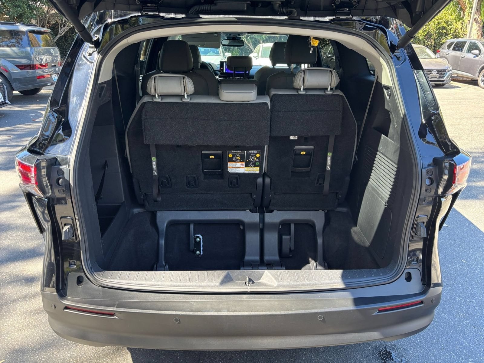 Thumbnail: 2025 Toyota Sienna - 33