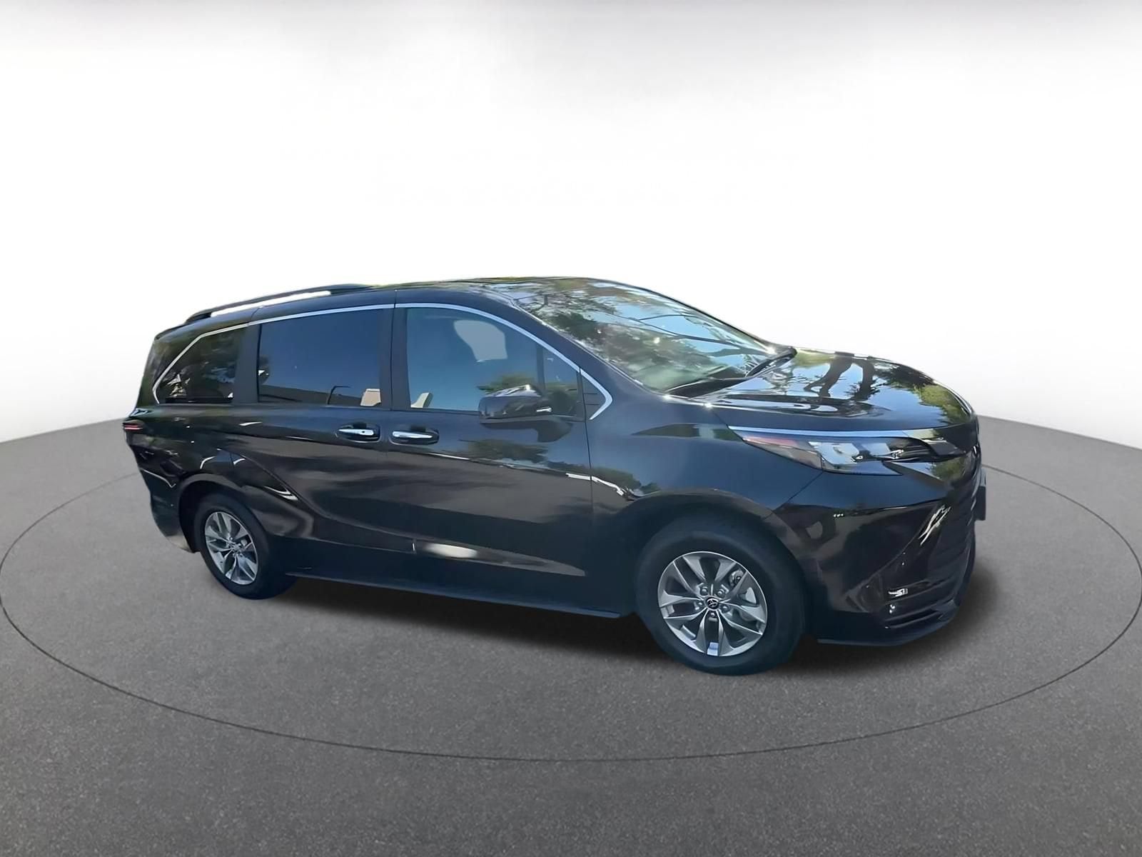 Thumbnail: 2025 Toyota Sienna - 2