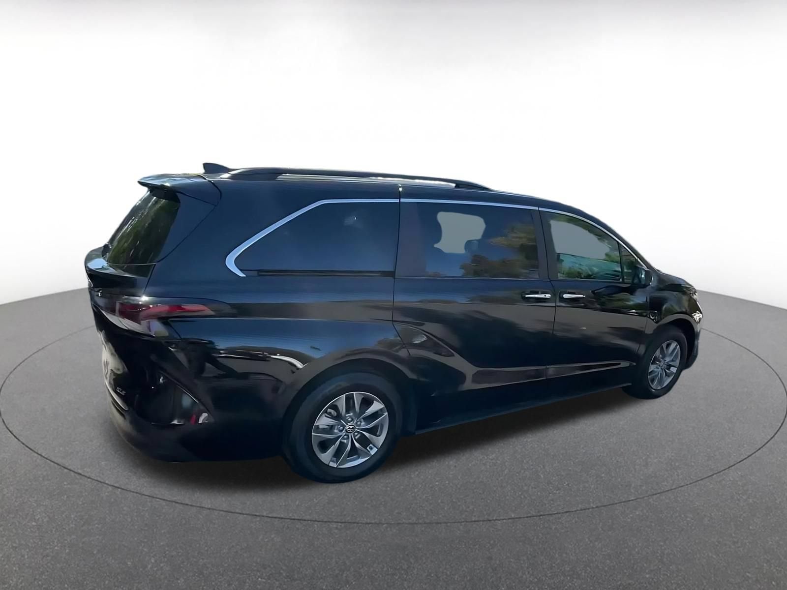 Thumbnail: 2025 Toyota Sienna - 13