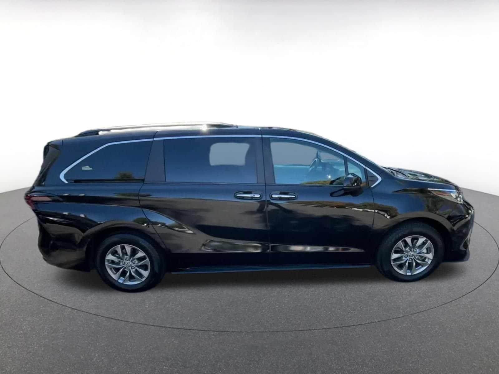Thumbnail: 2025 Toyota Sienna - 15