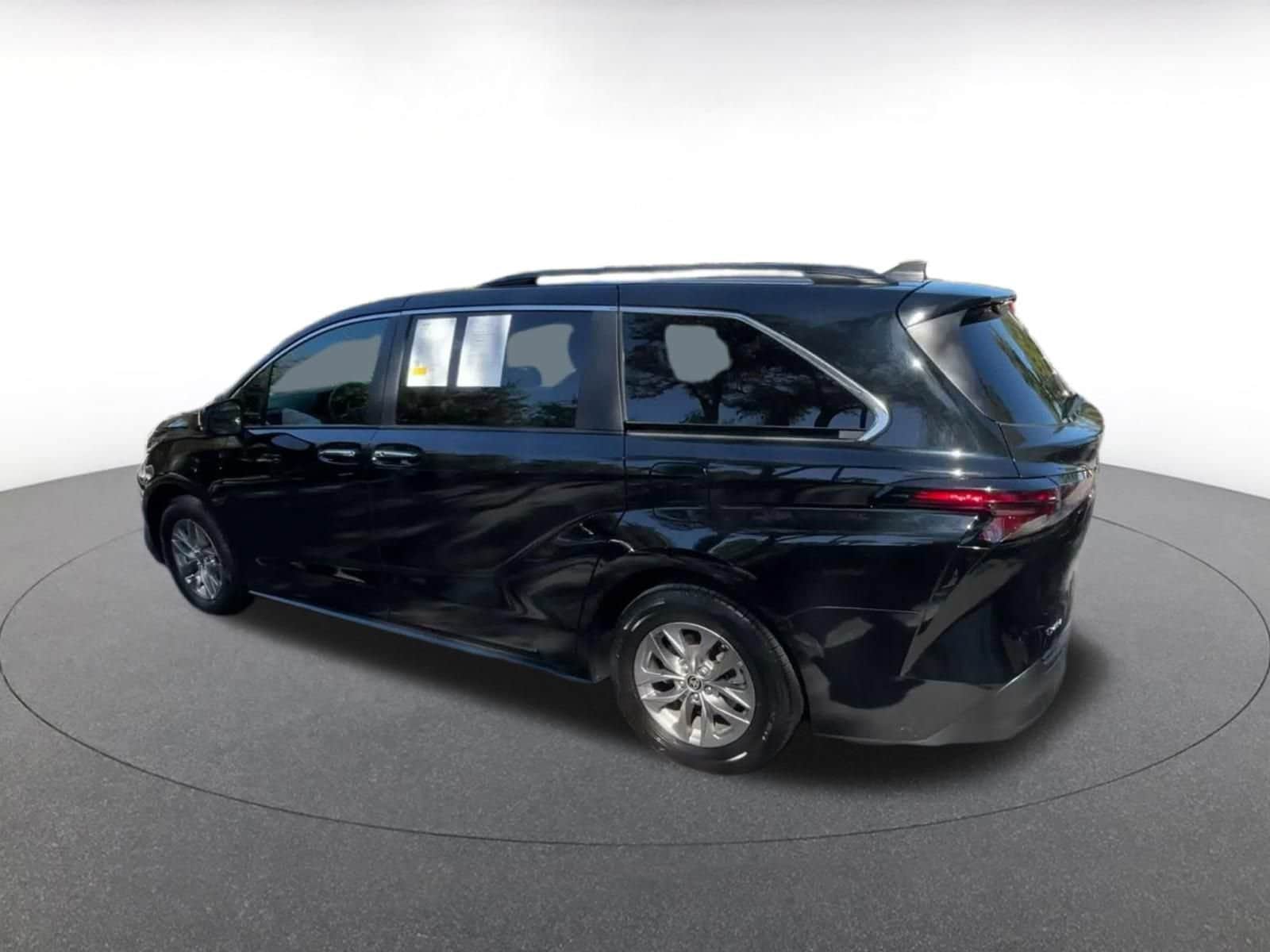 Thumbnail: 2025 Toyota Sienna - 9