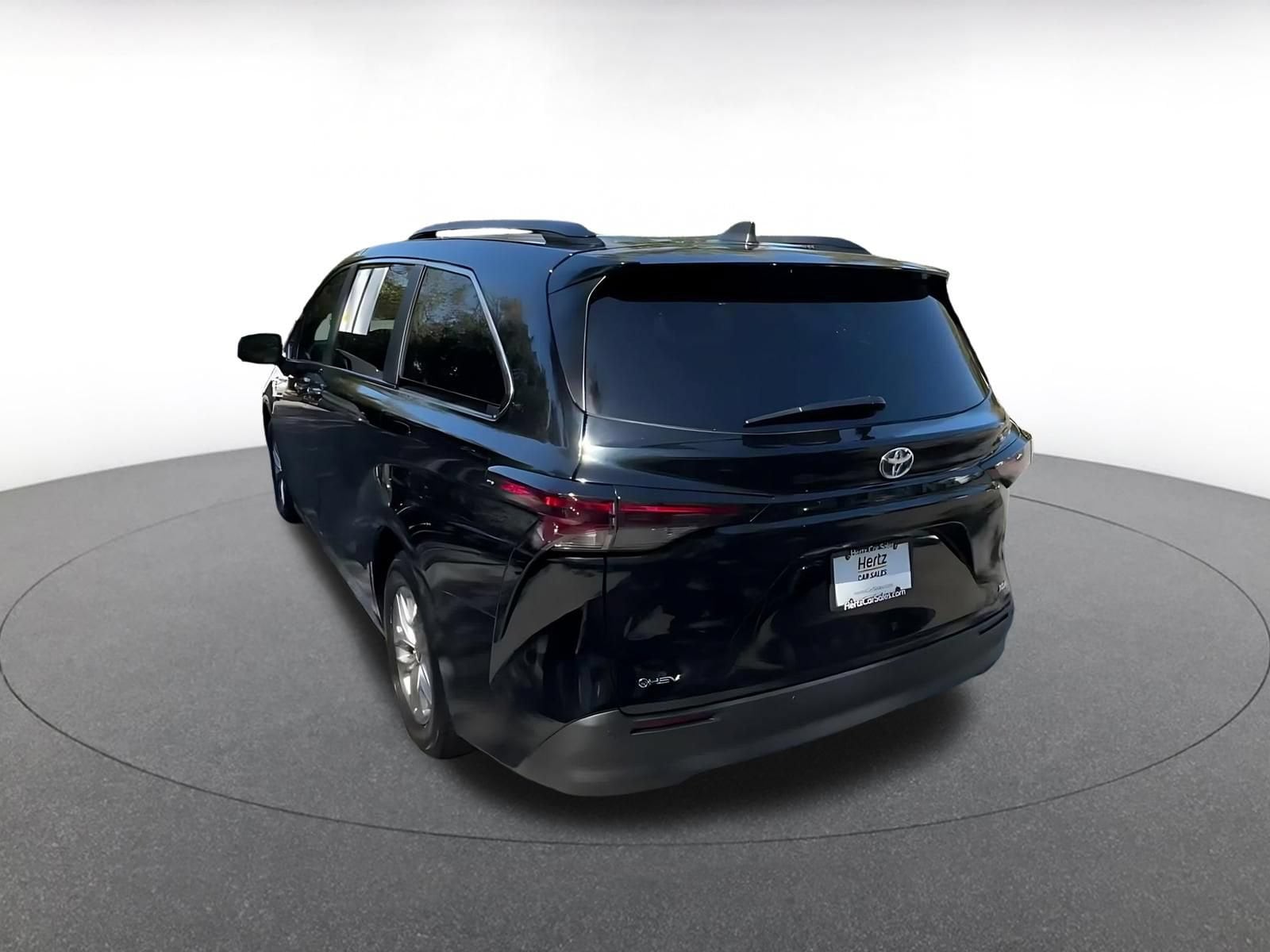 Thumbnail: 2025 Toyota Sienna - 10