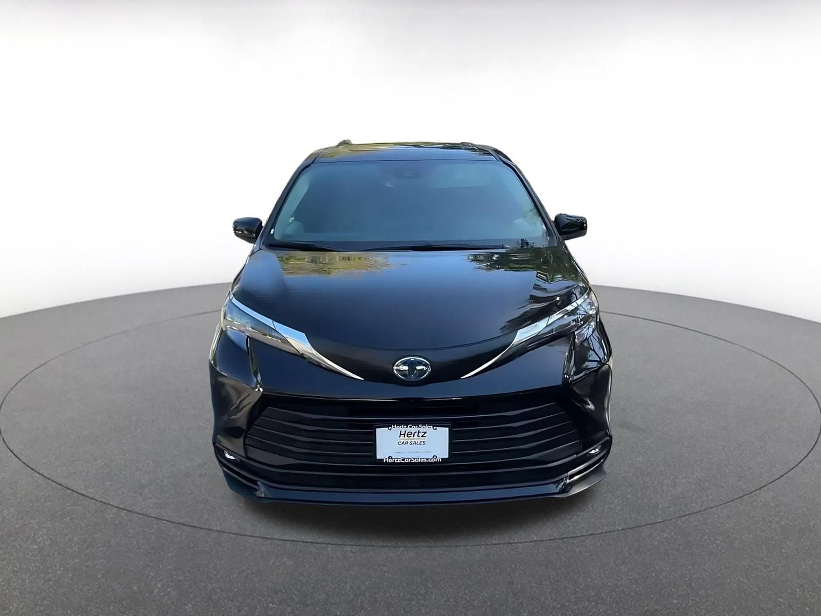 Thumbnail: 2025 Toyota Sienna - 4