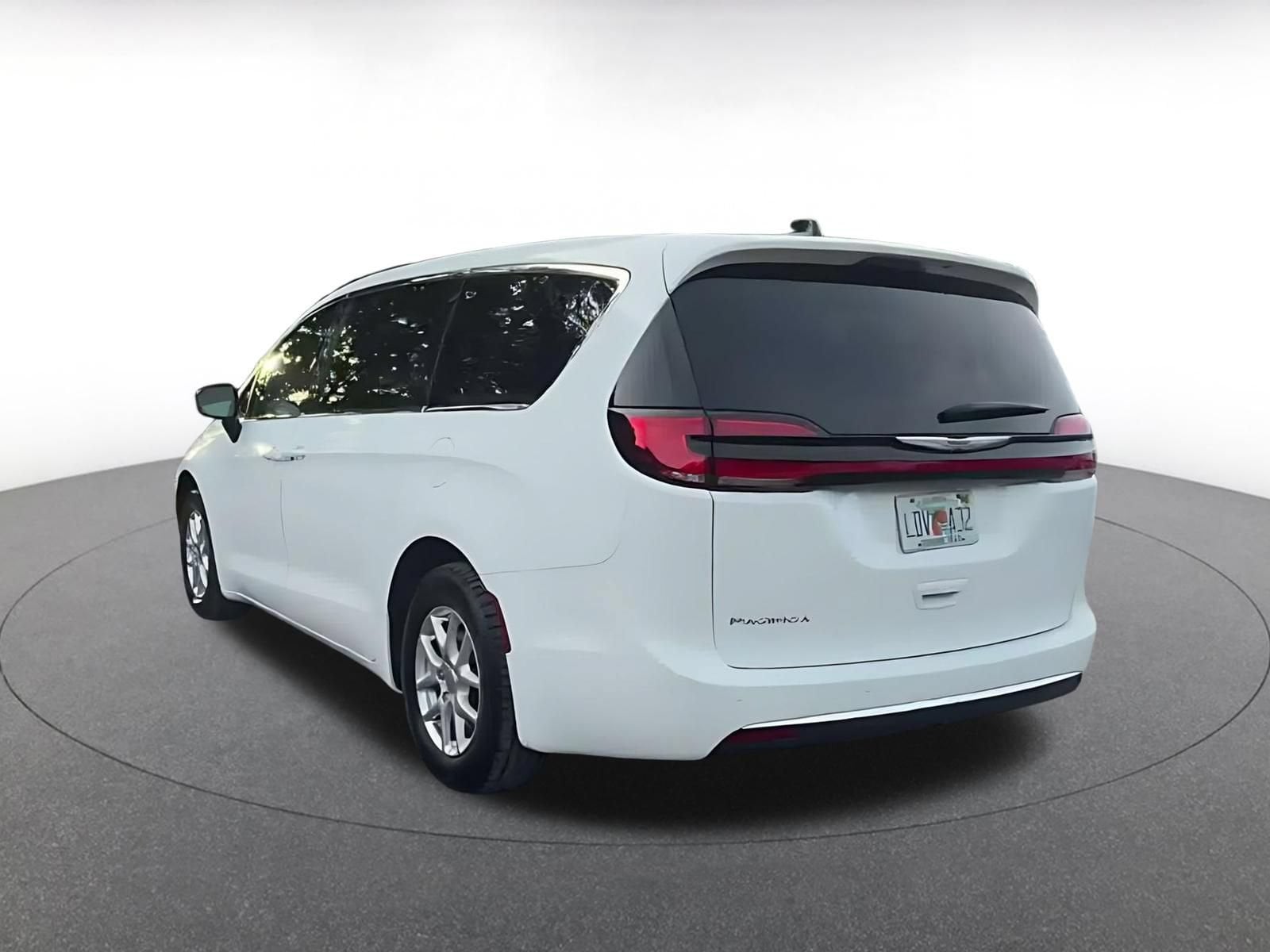 Thumbnail: 2025 Chrysler Pacifica - 10