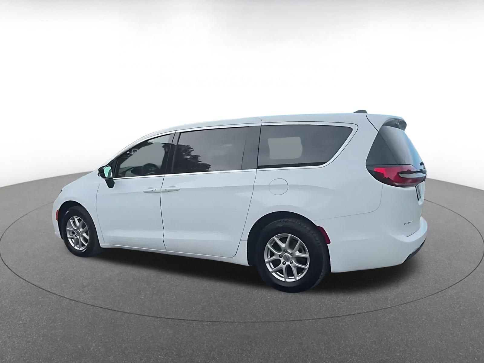Thumbnail: 2025 Chrysler Pacifica - 9
