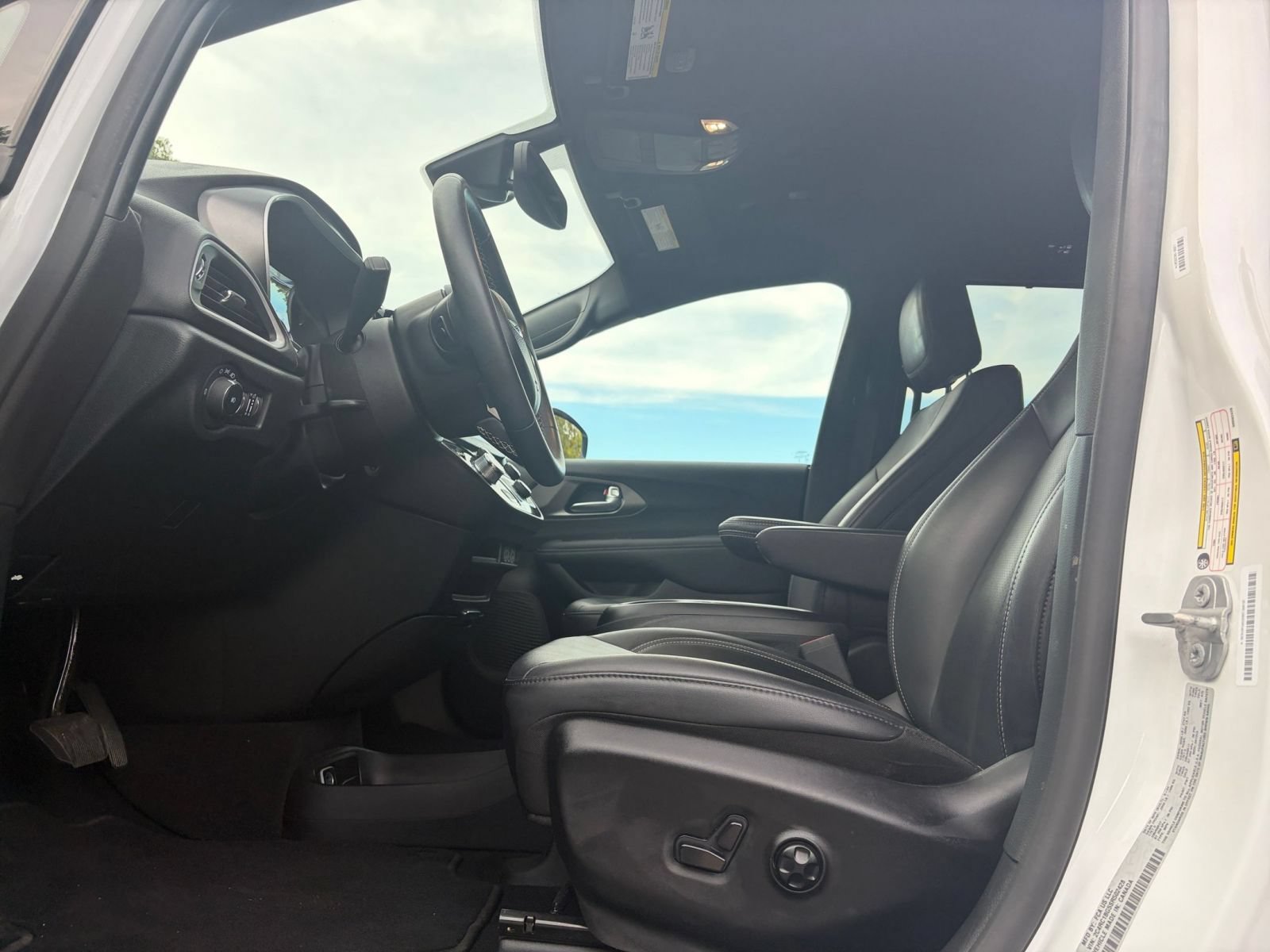 Thumbnail: 2025 Chrysler Pacifica - 28