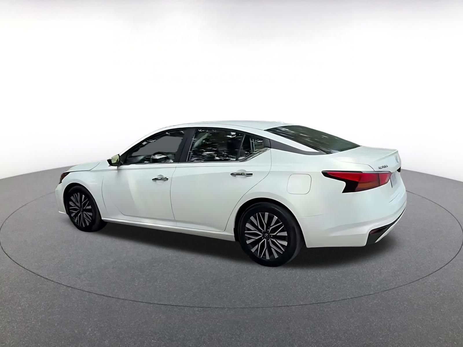 Thumbnail: 2025 Nissan Altima - 9