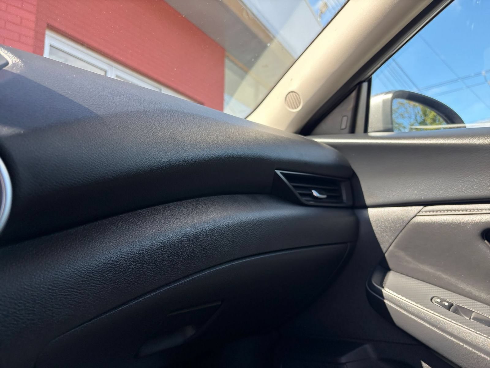Thumbnail: 2025 Nissan Sentra - 33