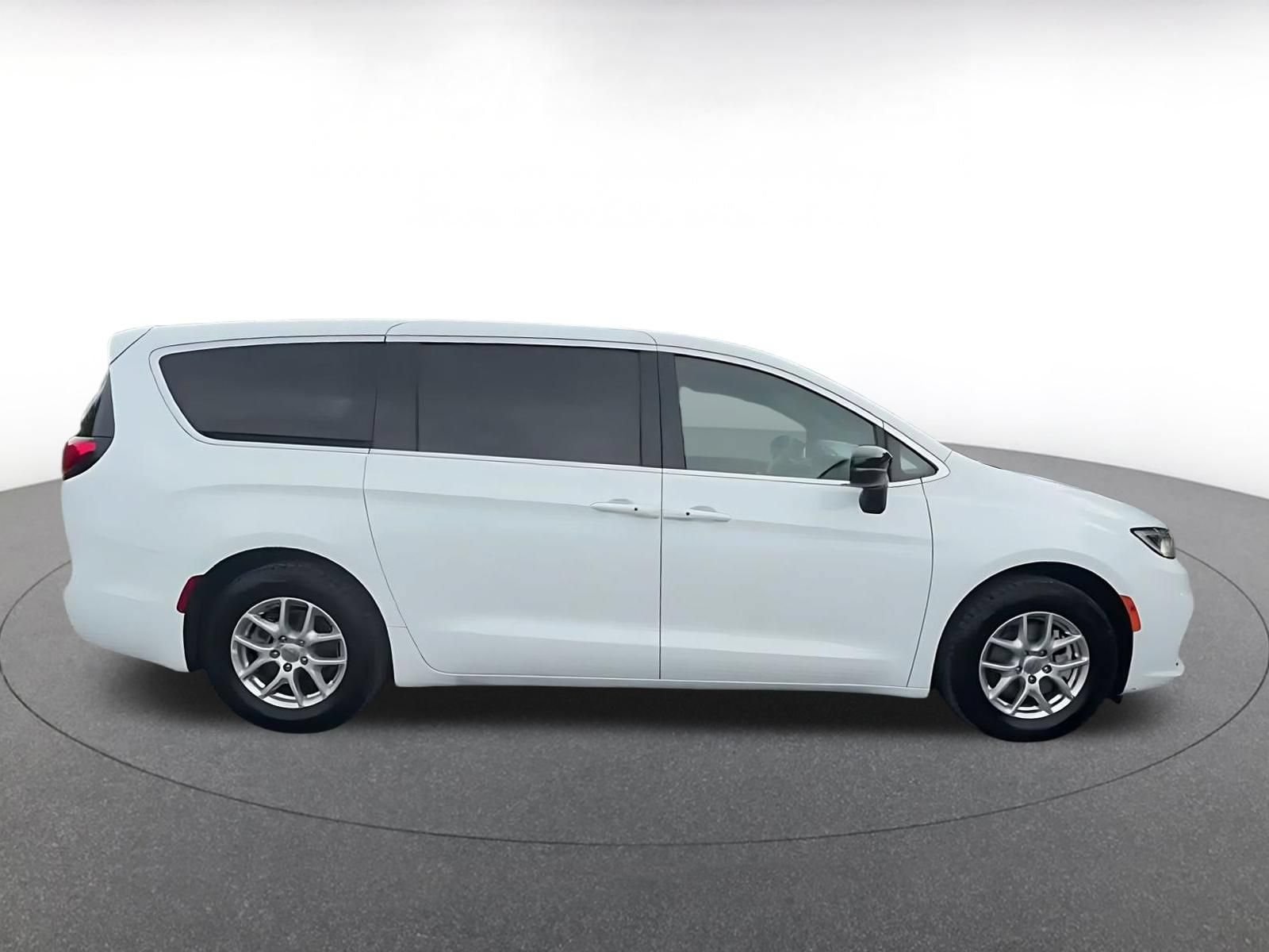 Thumbnail: 2025 Chrysler Pacifica - 15