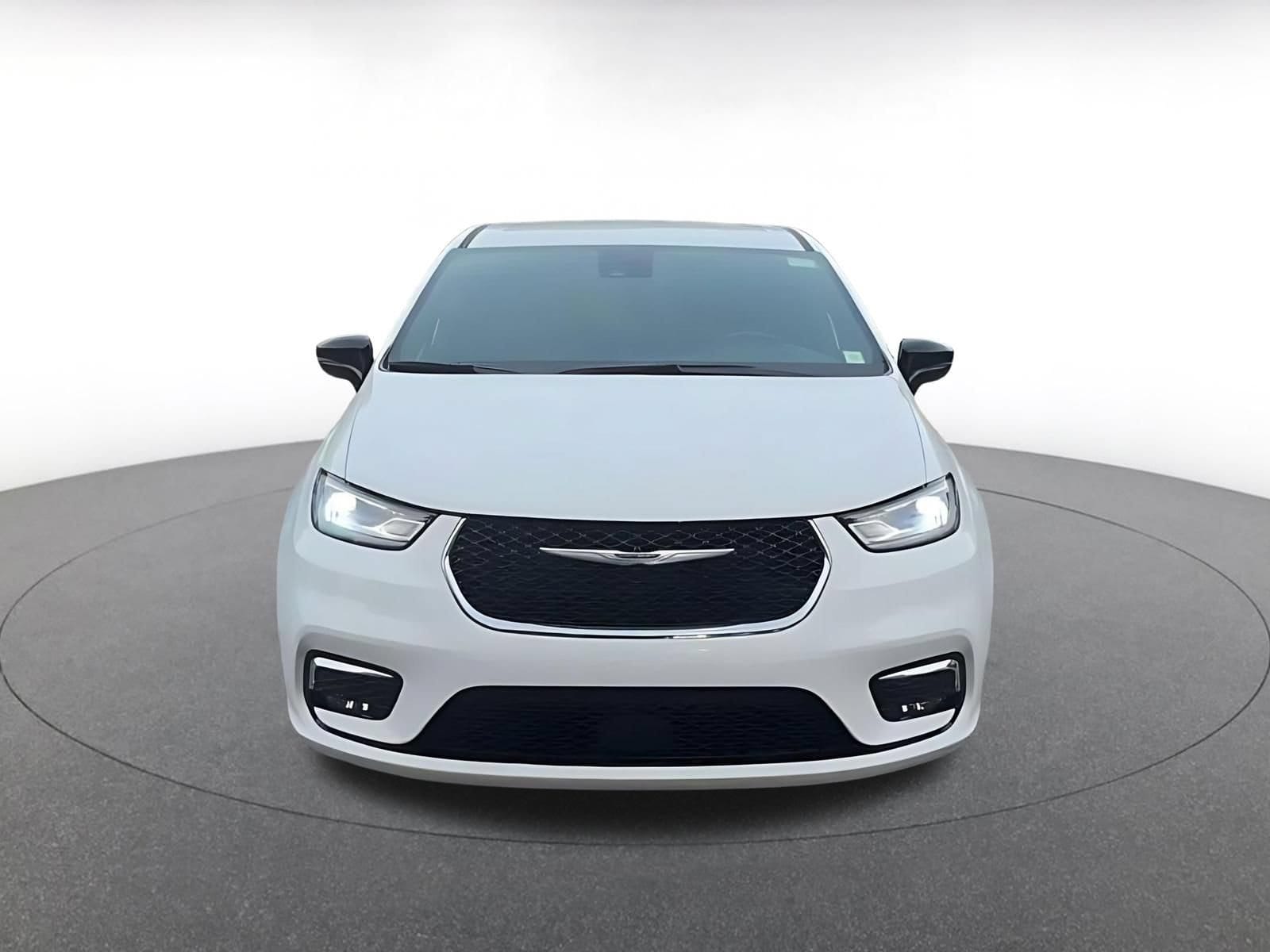 Thumbnail: 2025 Chrysler Pacifica - 4