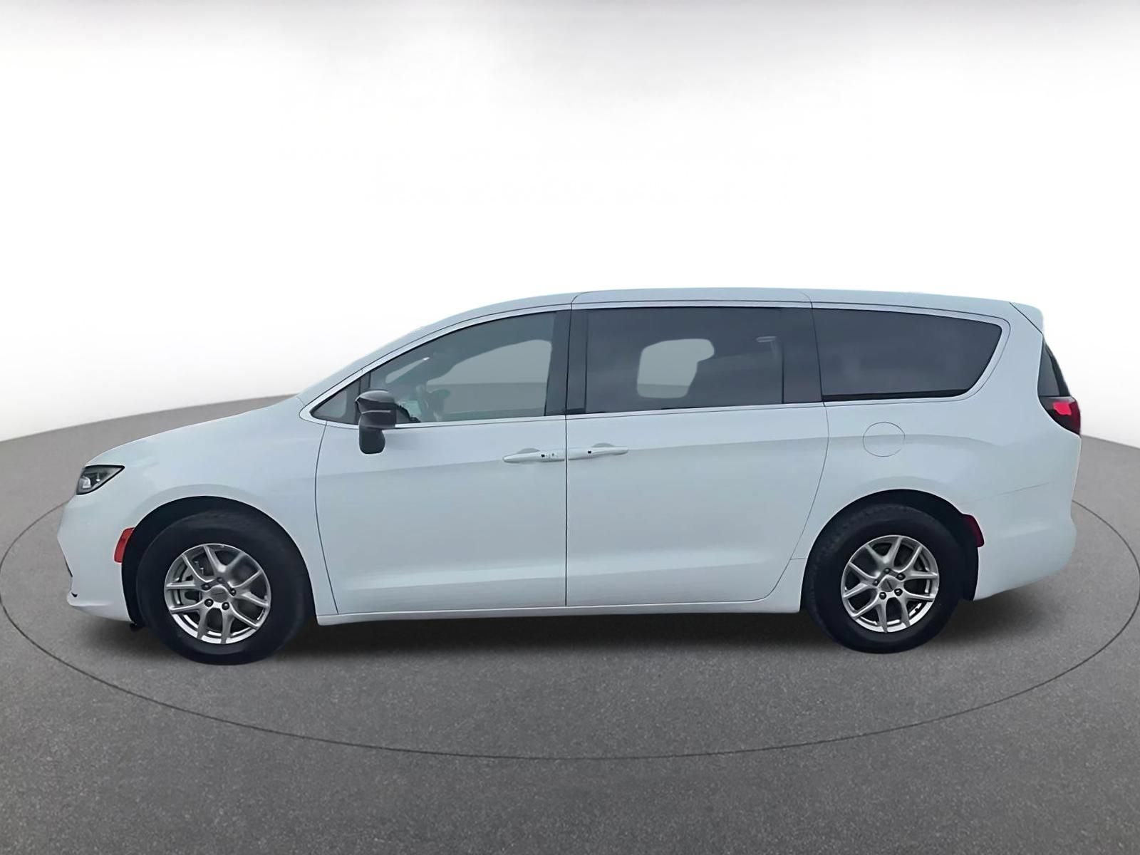 Thumbnail: 2025 Chrysler Pacifica - 8