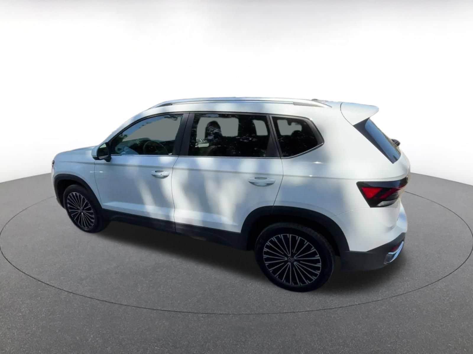 Thumbnail: 2026 Volkswagen Taos - 9