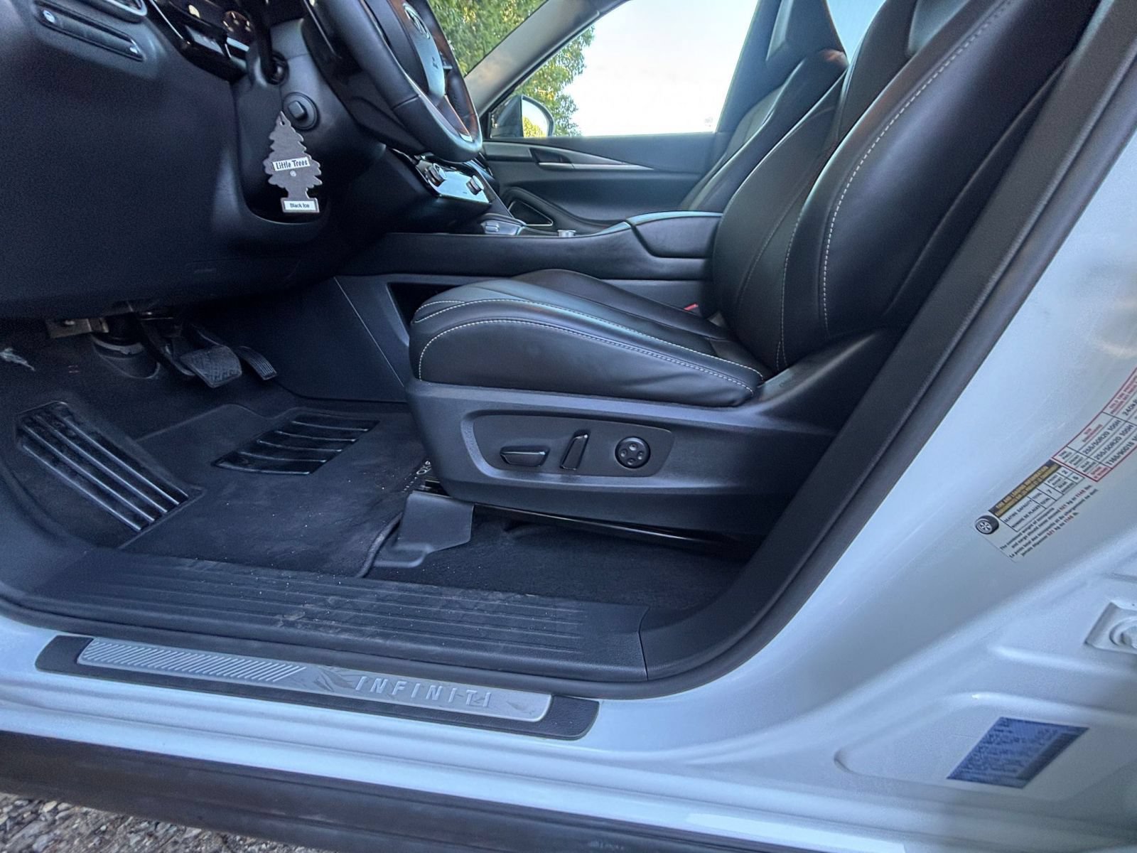 Thumbnail: 2026 INFINITI QX60 - 22