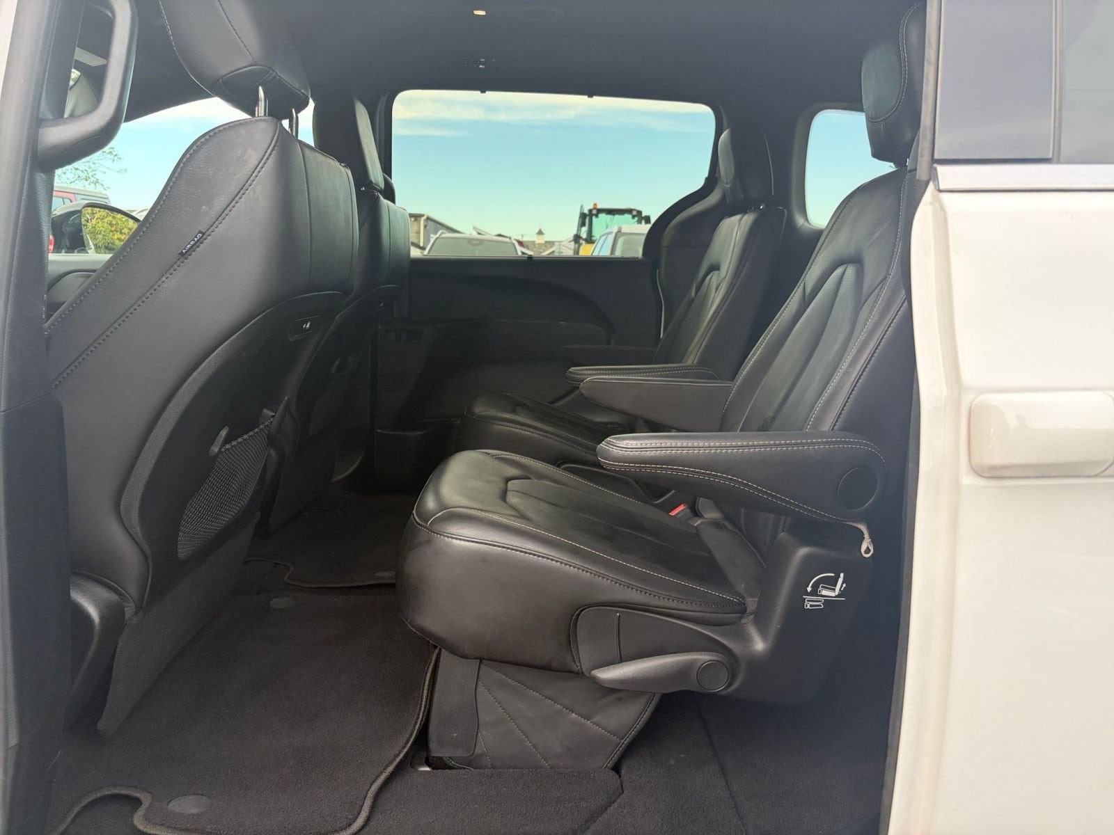 Thumbnail: 2025 Chrysler Pacifica - 27