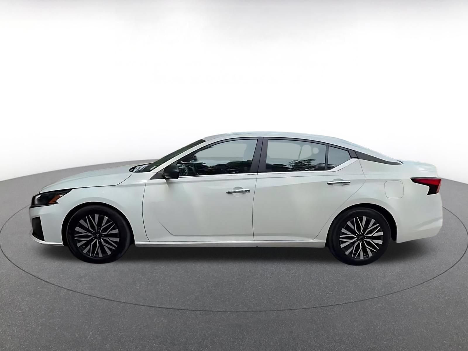 Thumbnail: 2025 Nissan Altima - 8