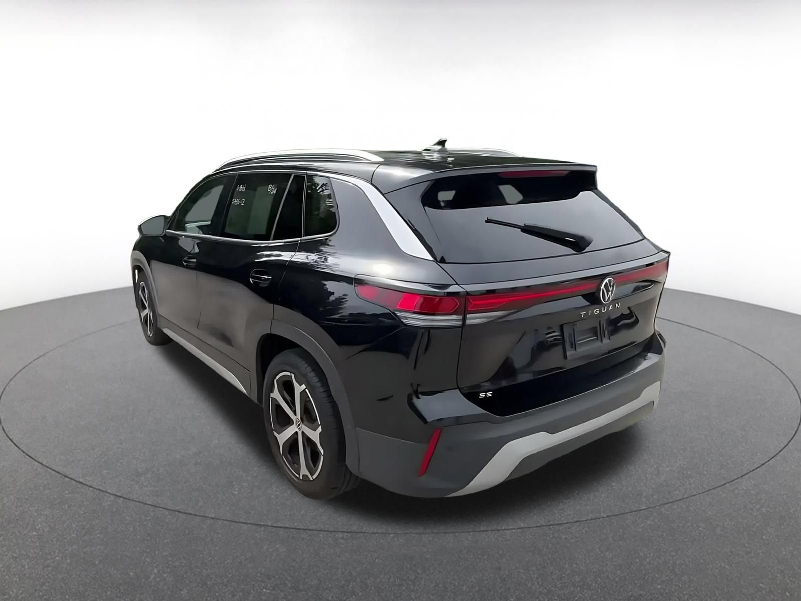 Thumbnail: 2026 Volkswagen Tiguan - 10