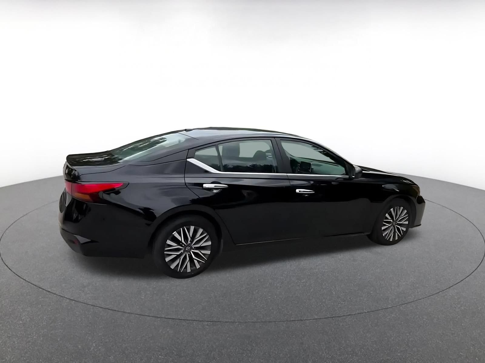 Thumbnail: 2025 Nissan Altima - 14