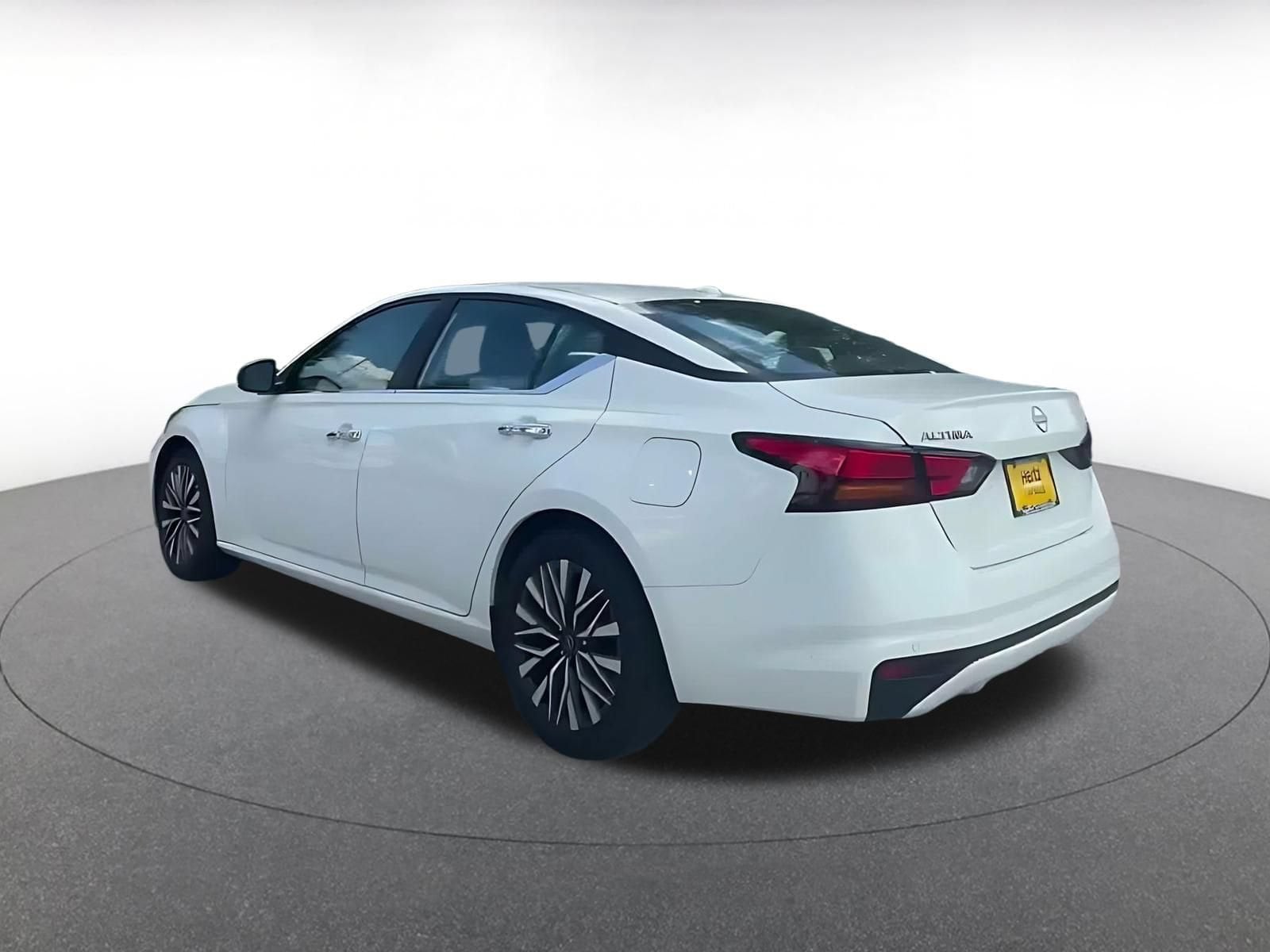 Thumbnail: 2025 Nissan Altima - 10