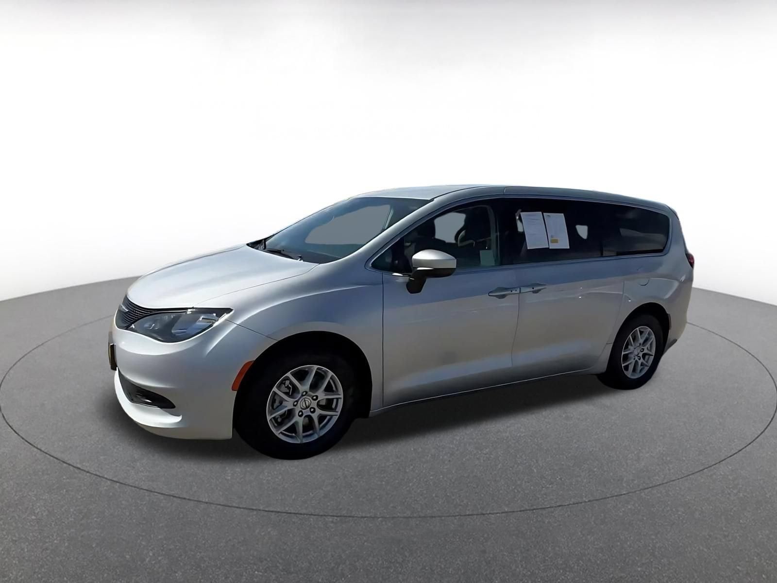 Thumbnail: 2023 Chrysler Voyager - 7