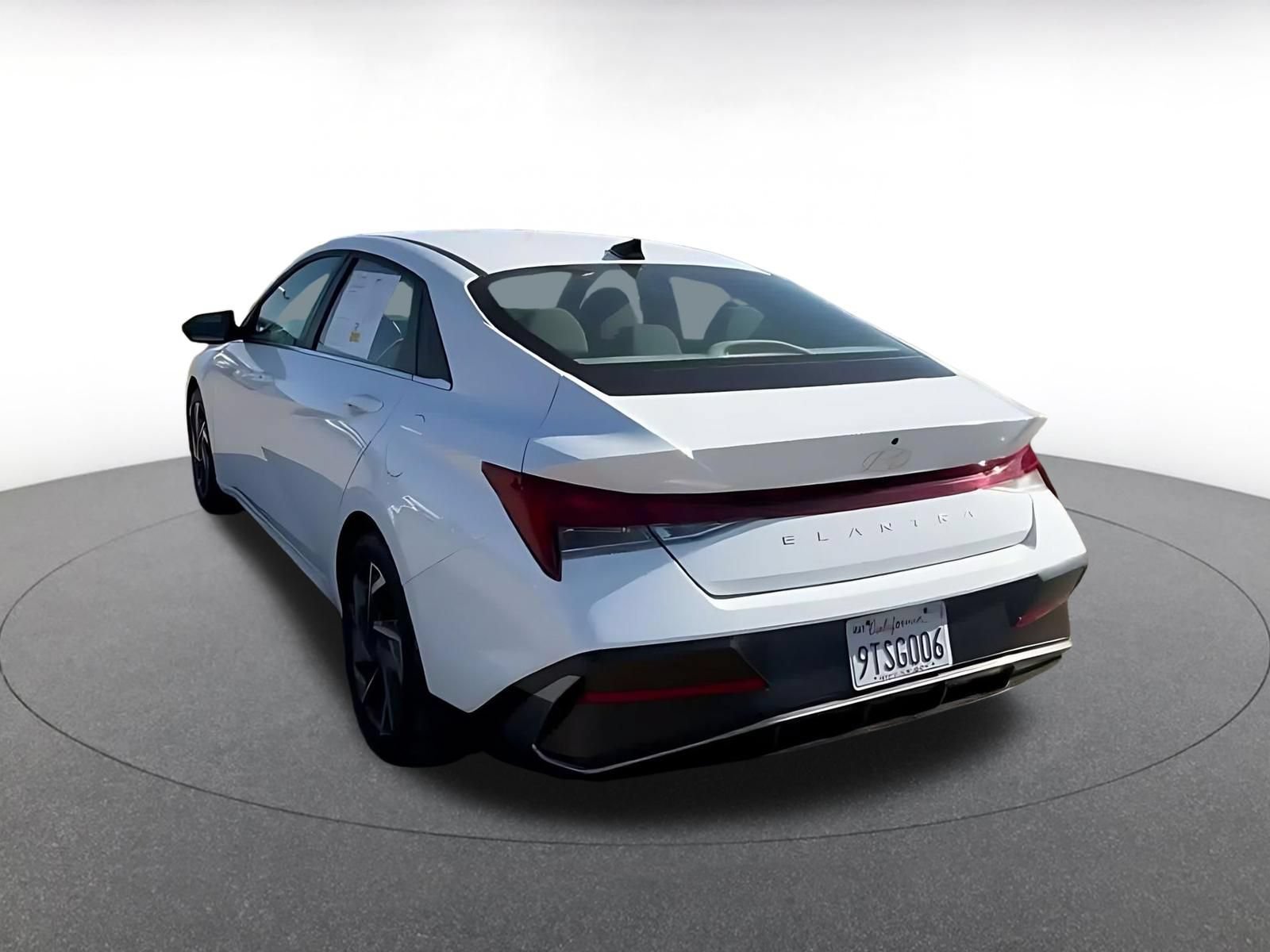Thumbnail: 2025 Hyundai Elantra - 10