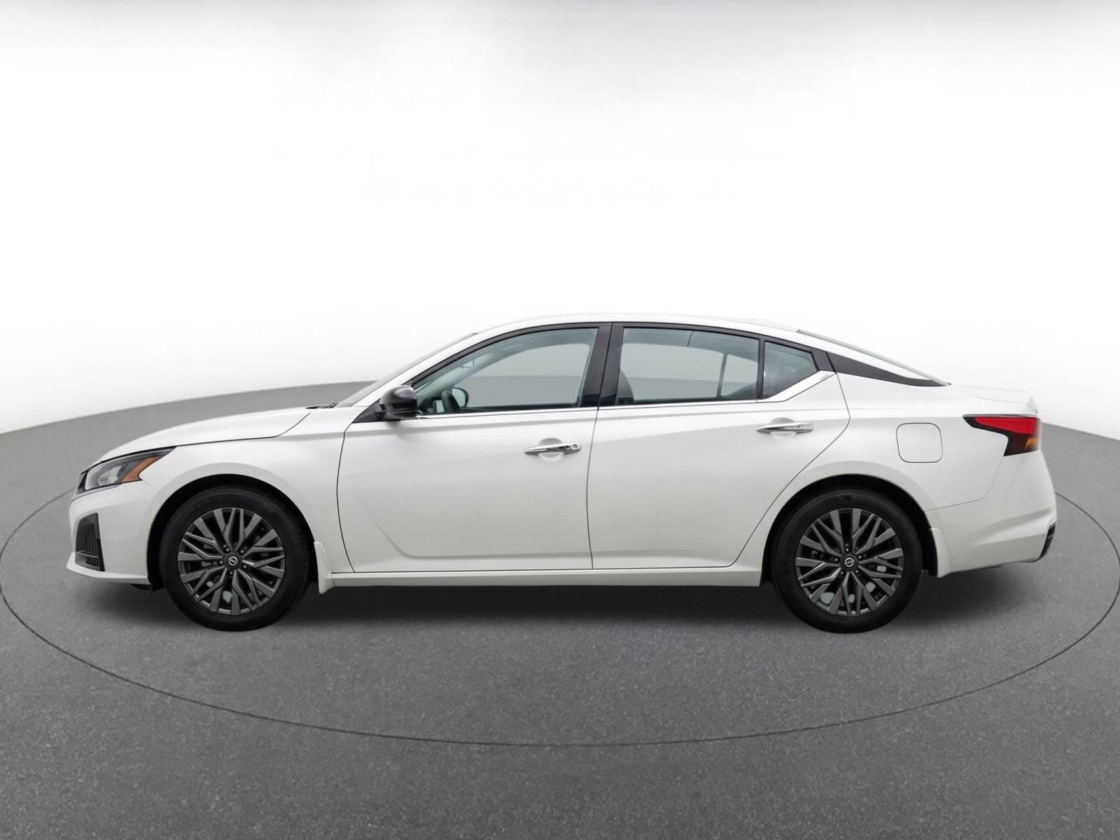Thumbnail: 2025 Nissan Altima - 4