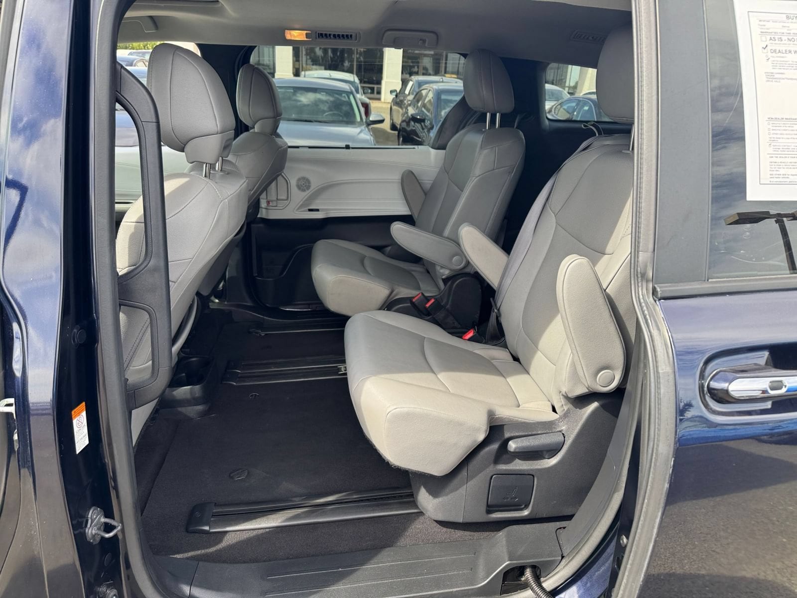 Thumbnail: 2025 Toyota Sienna - 25