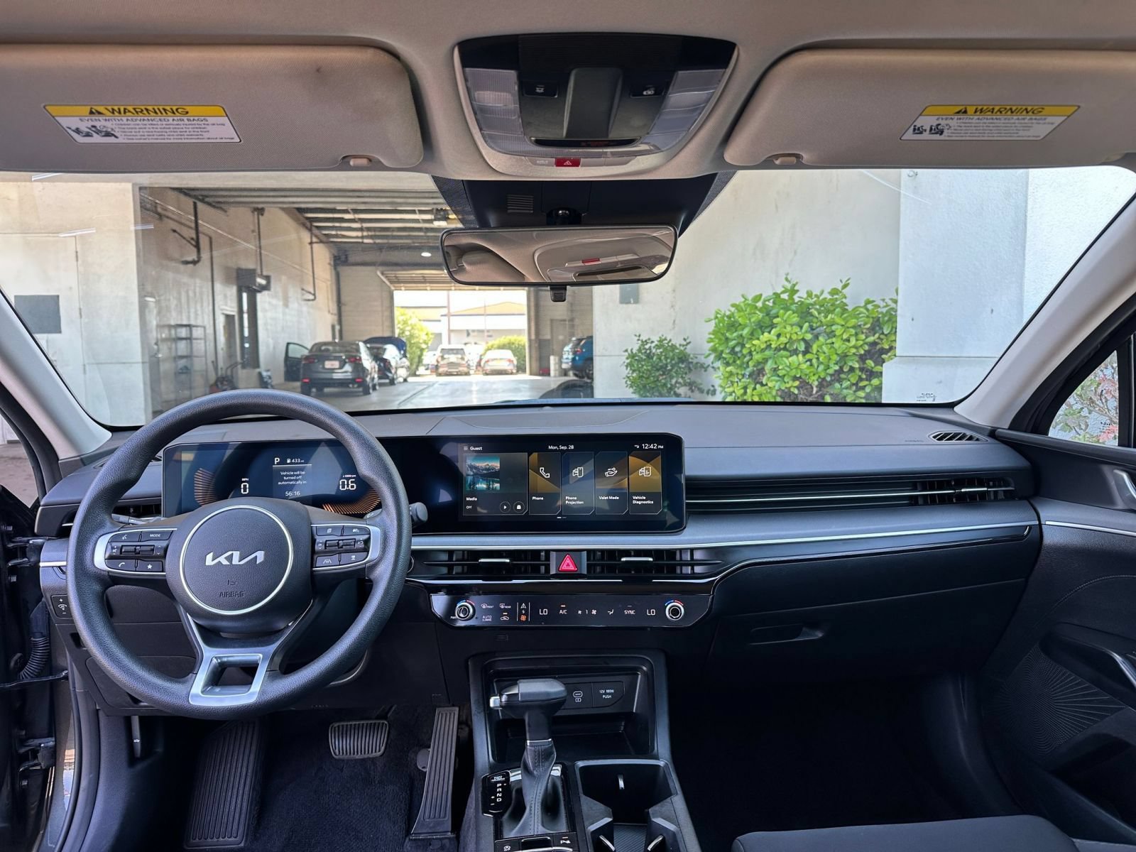 Thumbnail: 2025 Kia K5 - 32