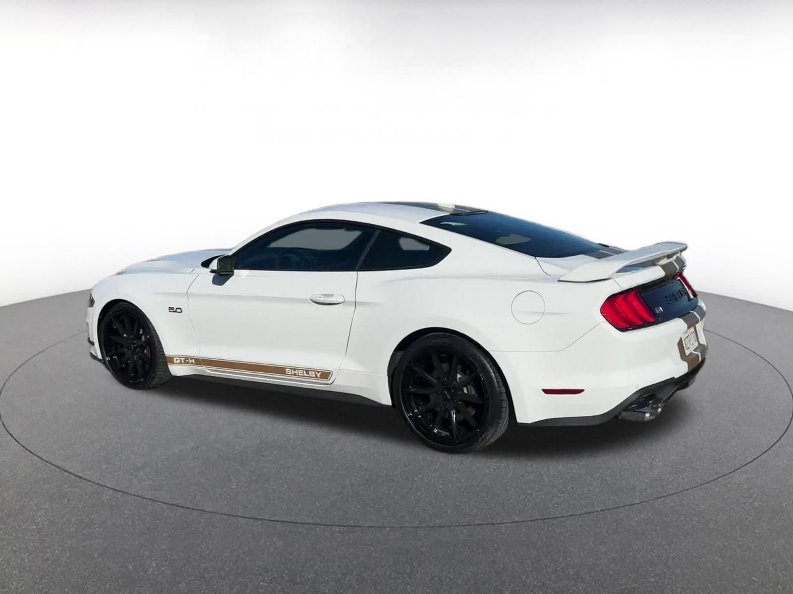 Thumbnail: 2022 Ford Mustang - 9