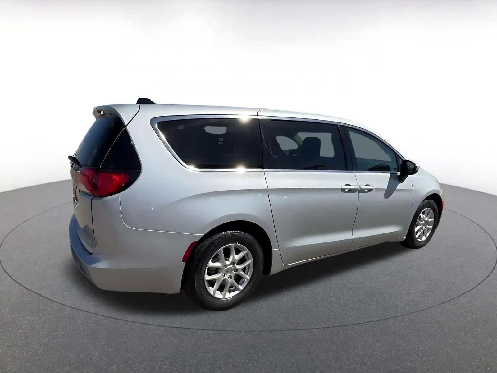 Thumbnail: 2023 Chrysler Voyager - 13