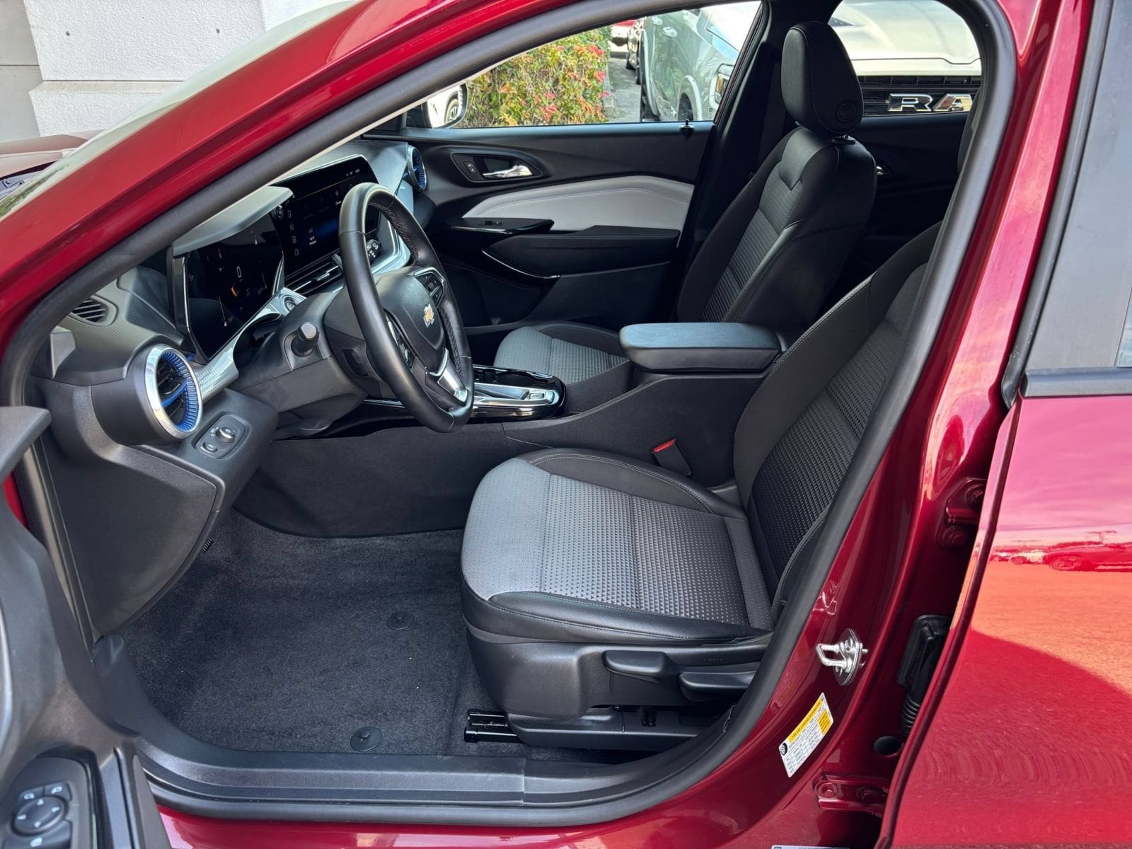 Thumbnail: 2025 Chevrolet Trax - 26