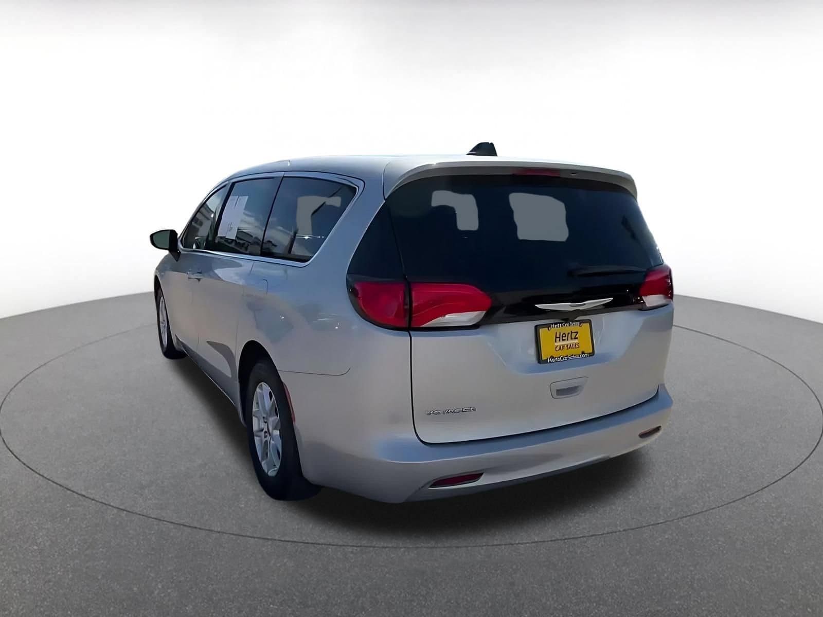 Thumbnail: 2023 Chrysler Voyager - 10