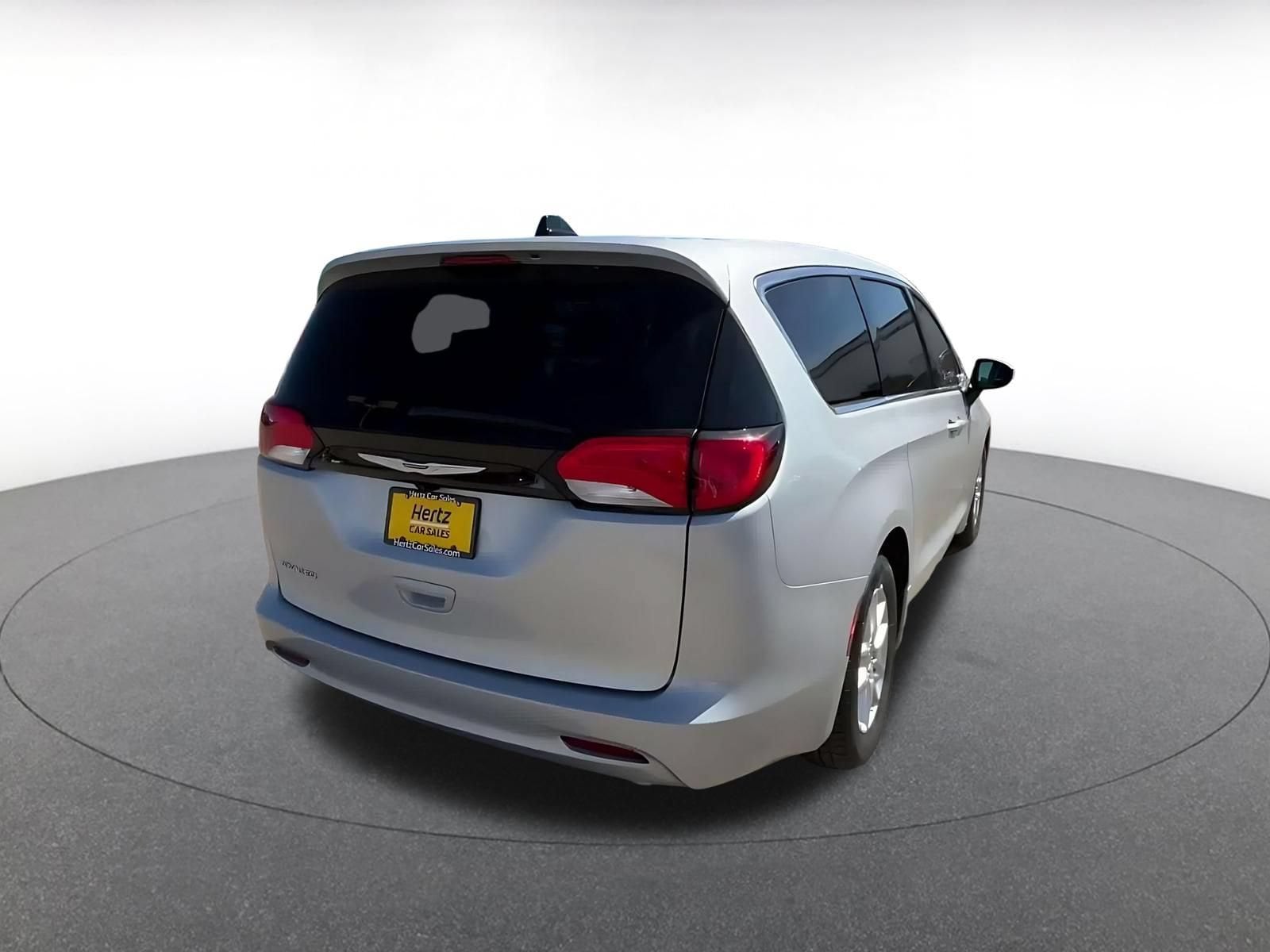 Thumbnail: 2023 Chrysler Voyager - 14
