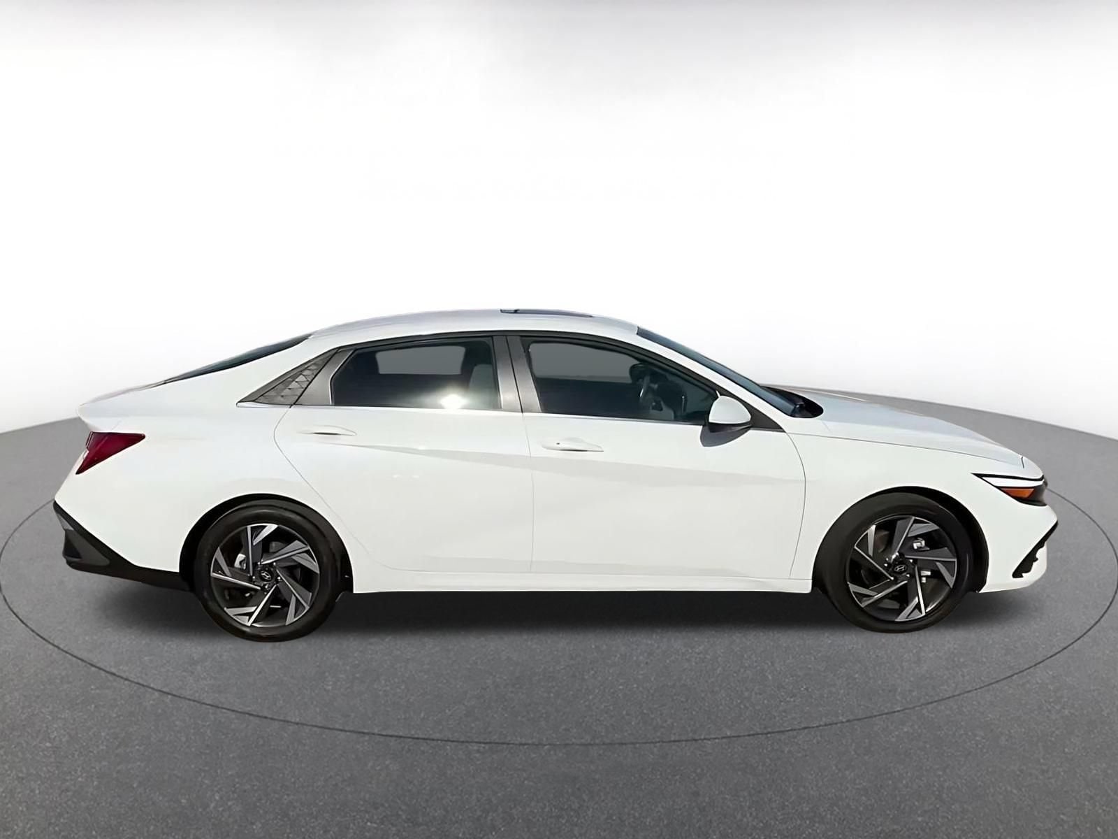 Thumbnail: 2025 Hyundai Elantra - 15