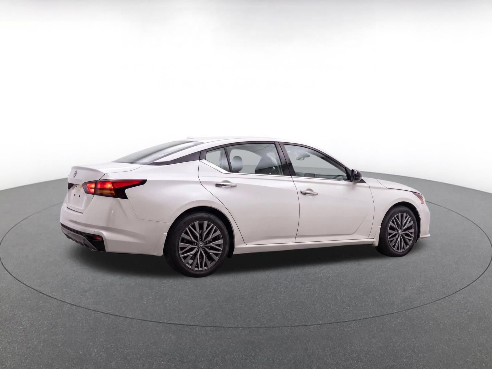 Thumbnail: 2025 Nissan Altima - 8