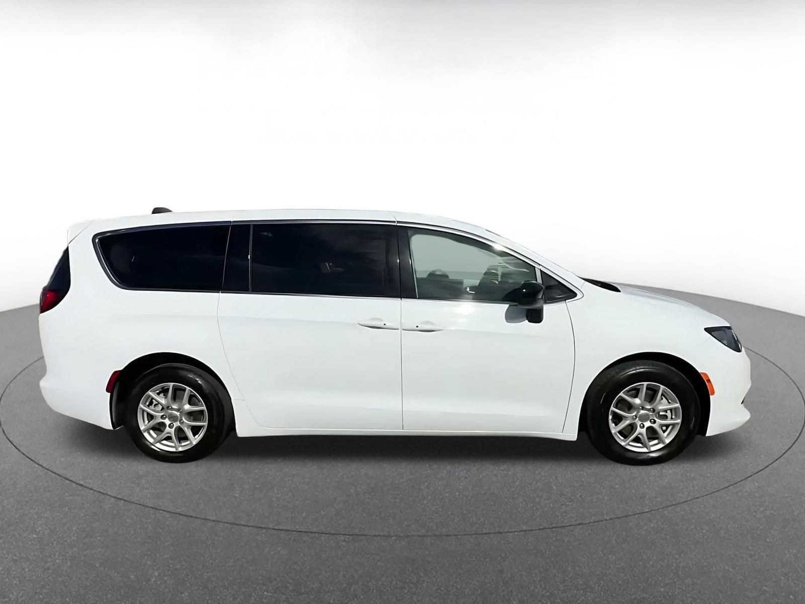 Thumbnail: 2024 Chrysler Voyager - 15