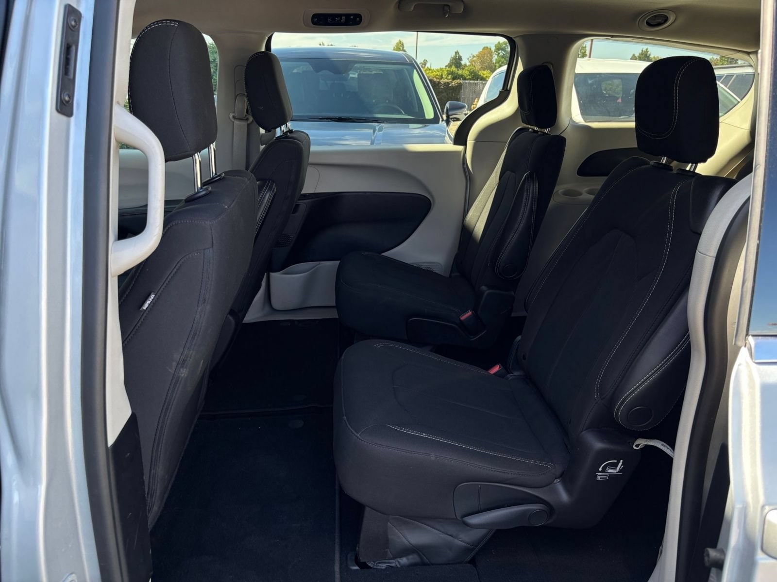 Thumbnail: 2023 Chrysler Voyager - 27