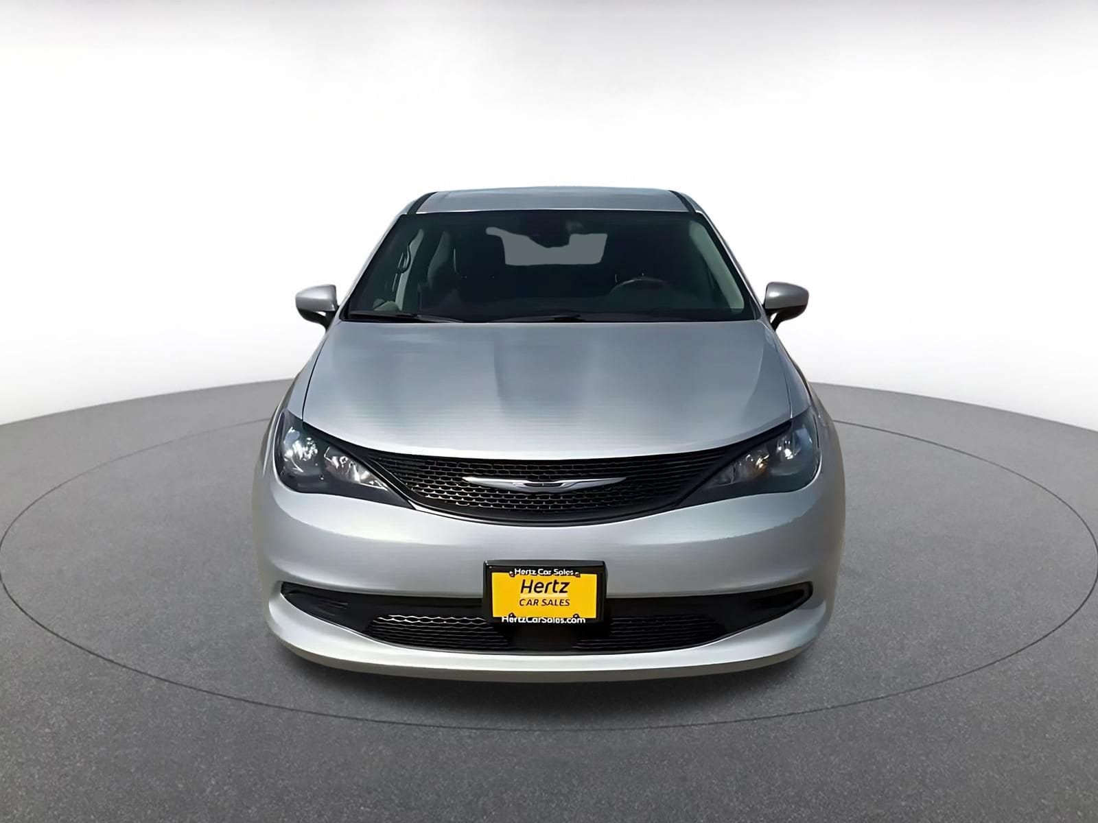 Thumbnail: 2023 Chrysler Voyager - 4
