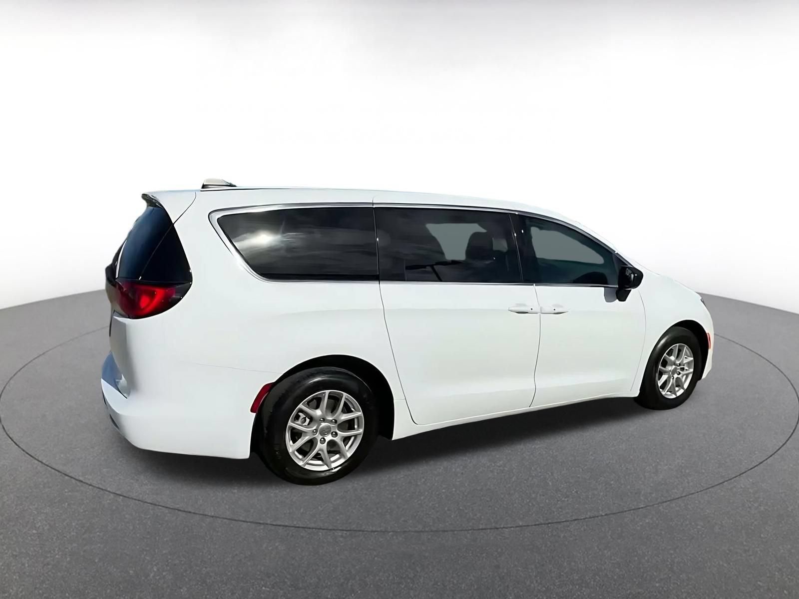 Thumbnail: 2024 Chrysler Voyager - 14