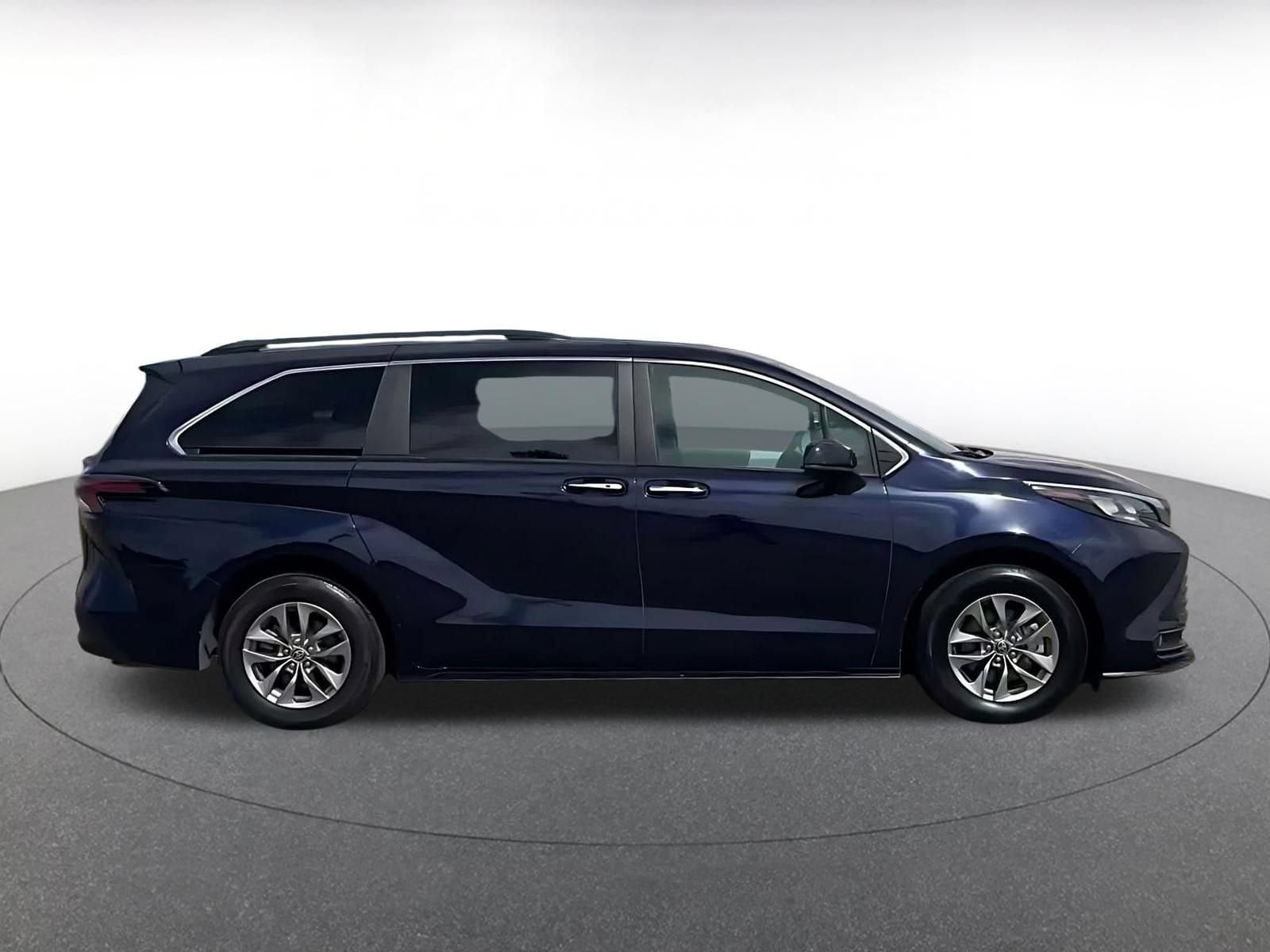 Thumbnail: 2025 Toyota Sienna - 15