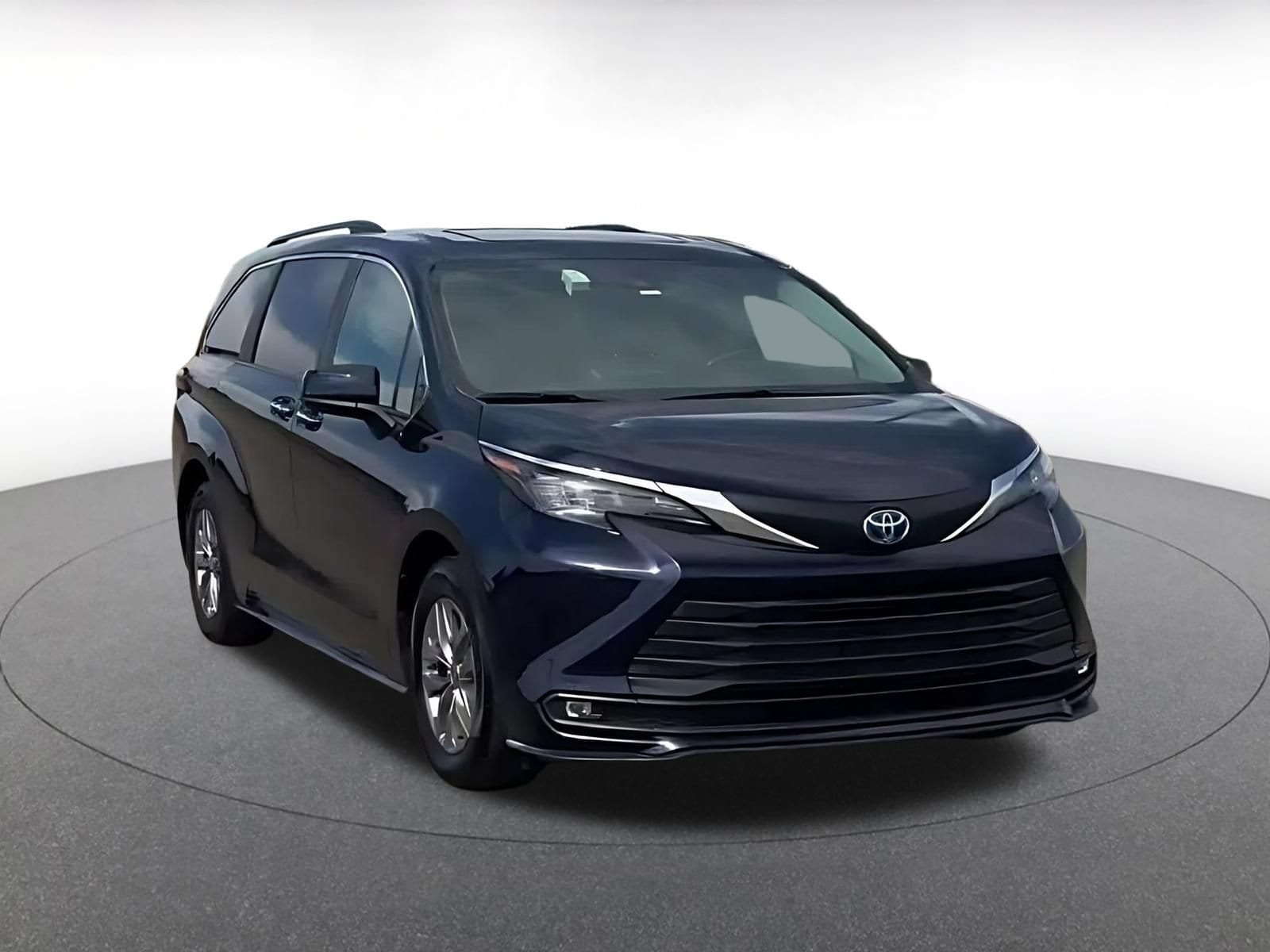 Thumbnail: 2025 Toyota Sienna - 3